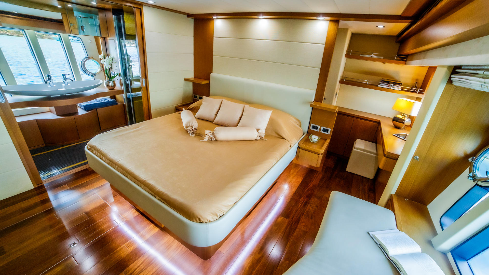 17-ORLANDO-L-Master-cabin_.jpg
