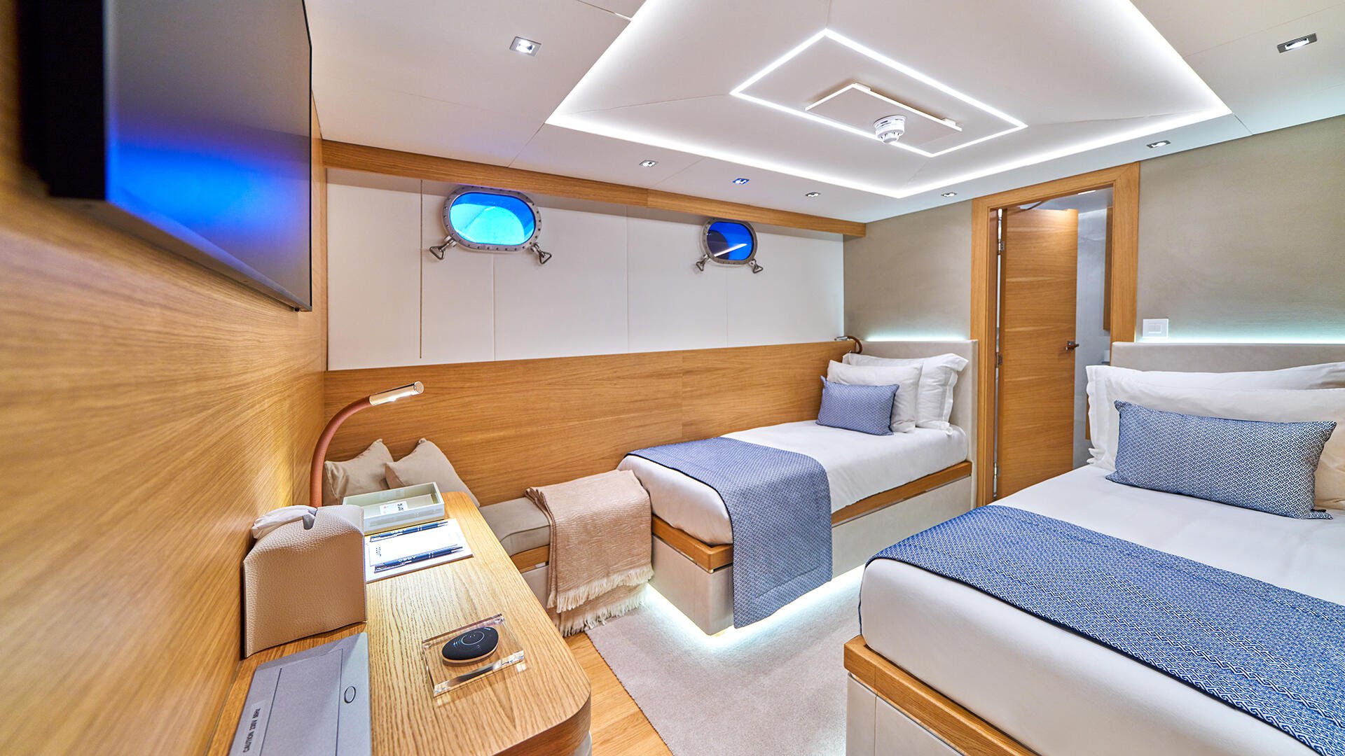 25-Argo-Twin-cabin_.jpg