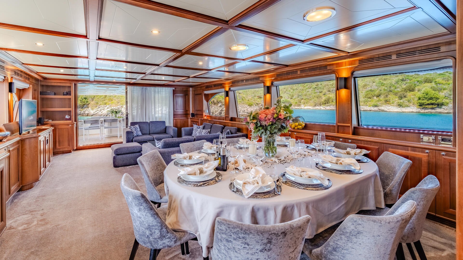 21-Klobuk-dining-area_.jpg
