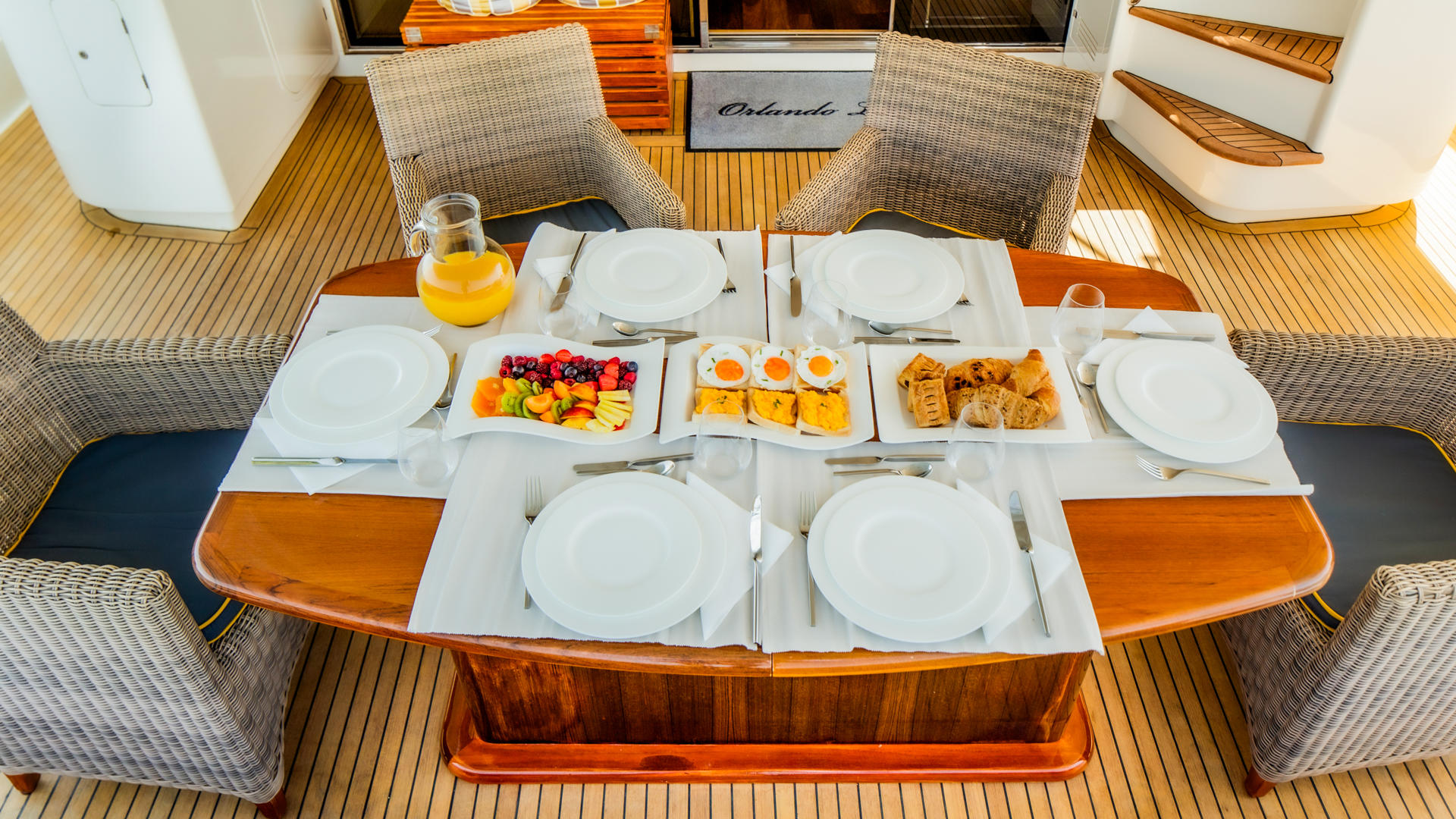 12-ORLANDO-L-aft-dining-table_.jpg