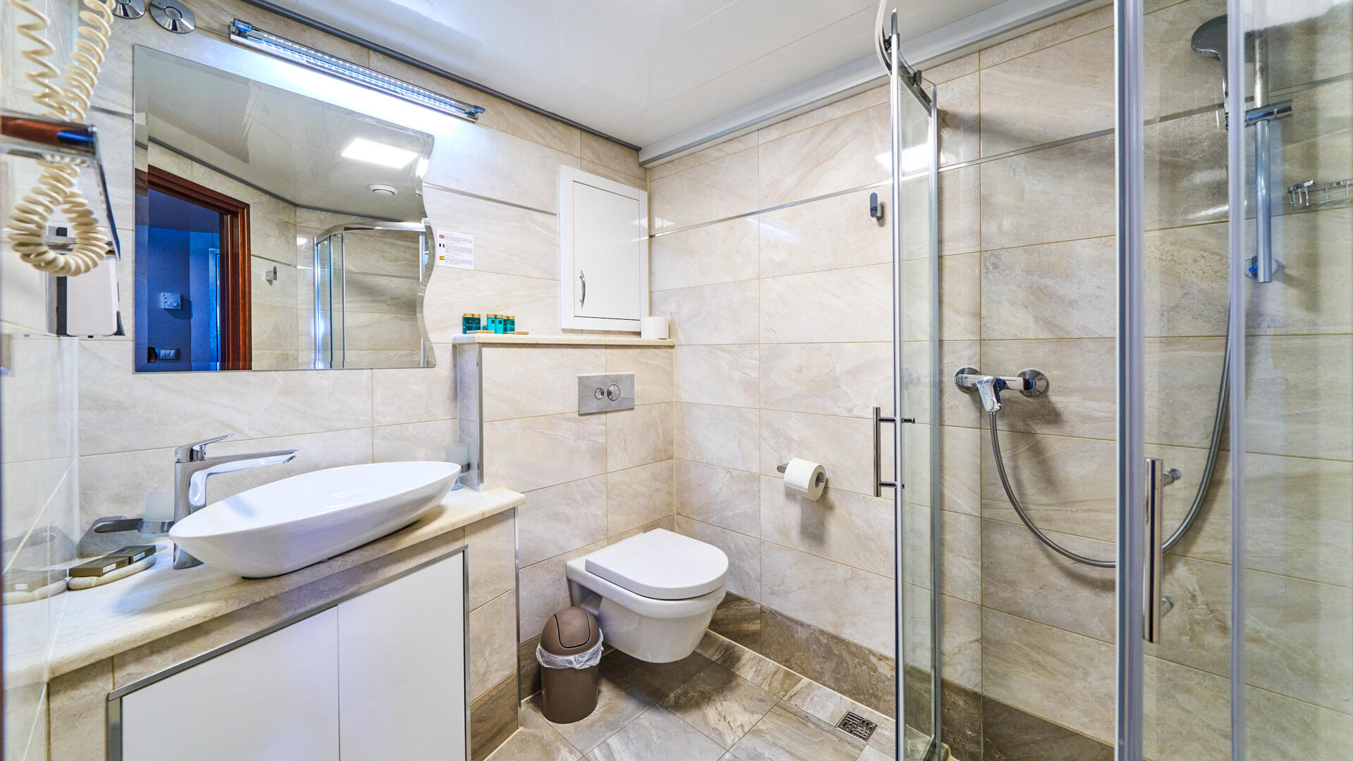 18-Casablanca-bathroom_.jpg