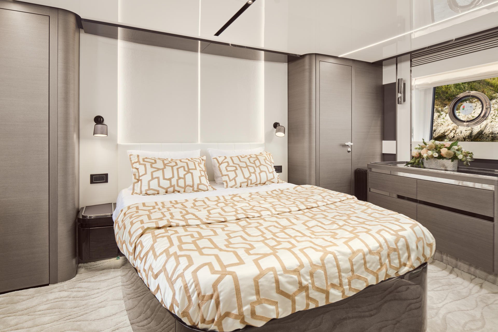 24-Myne-master-bed_.jpg