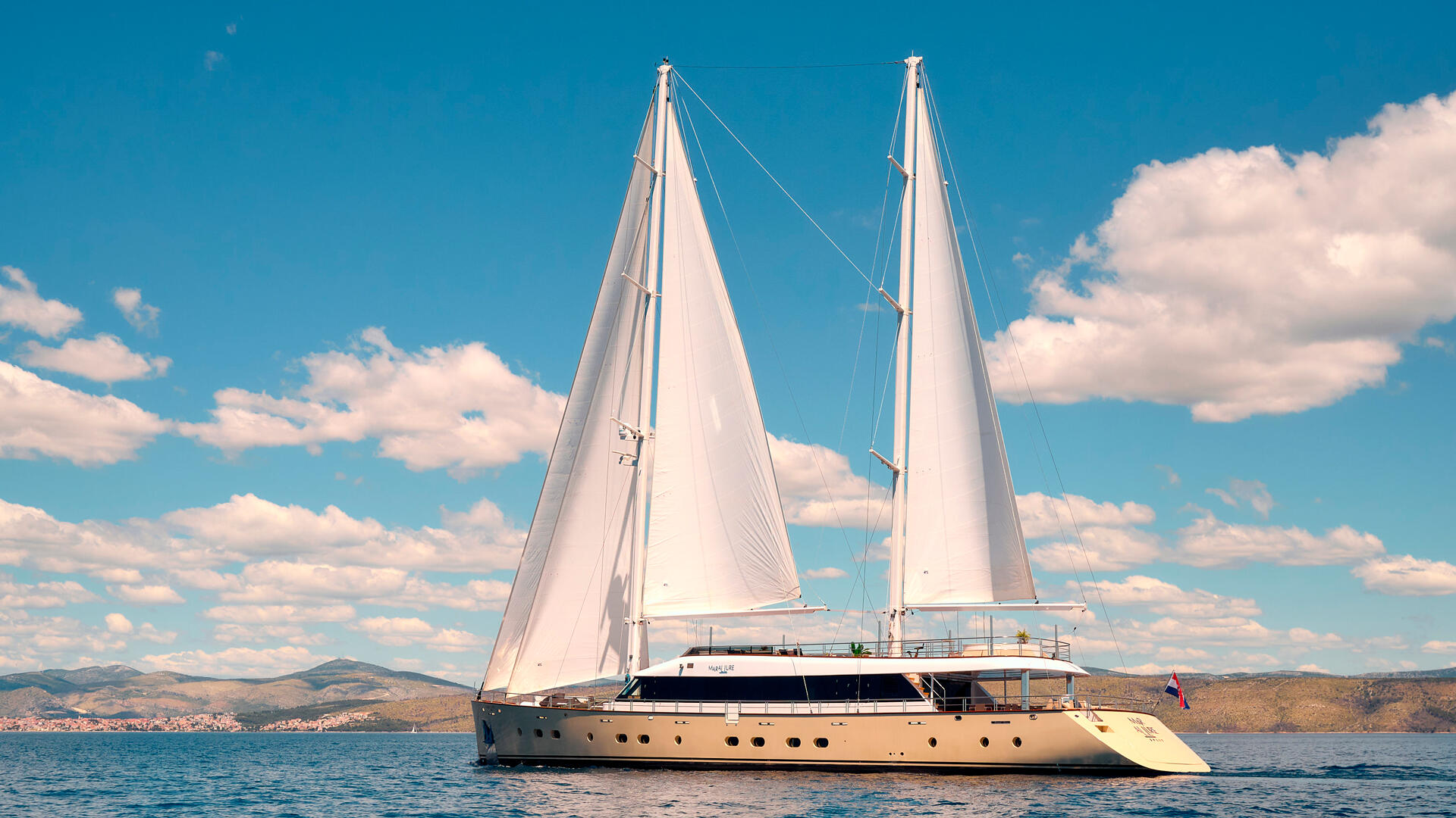 02-Marallure-sailing_.jpg