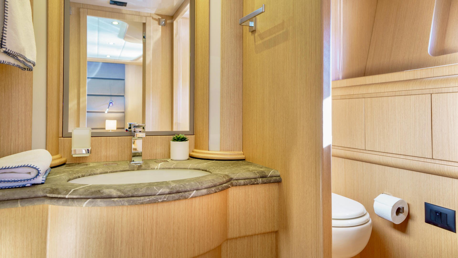 26-Phantom-bathroom_.jpg