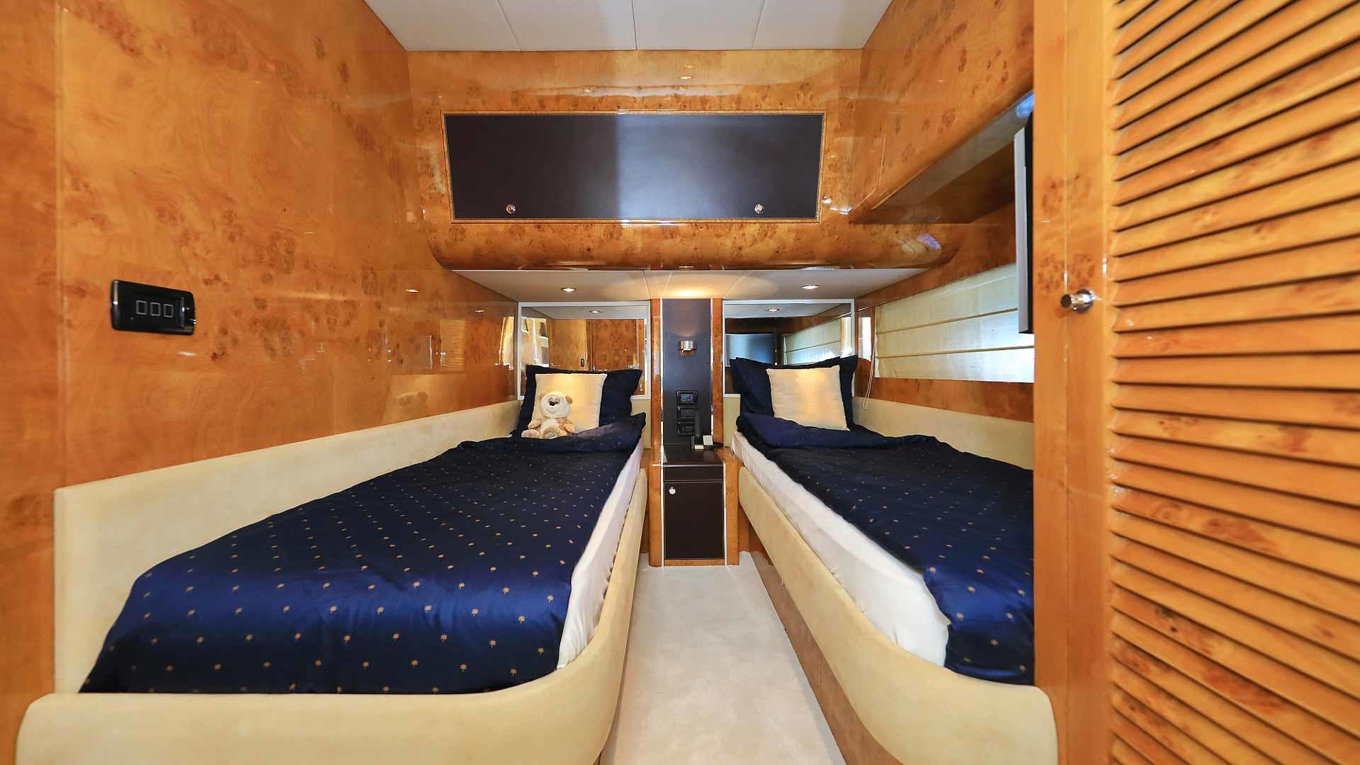 31--Riva-85-twin-cabin.jpg