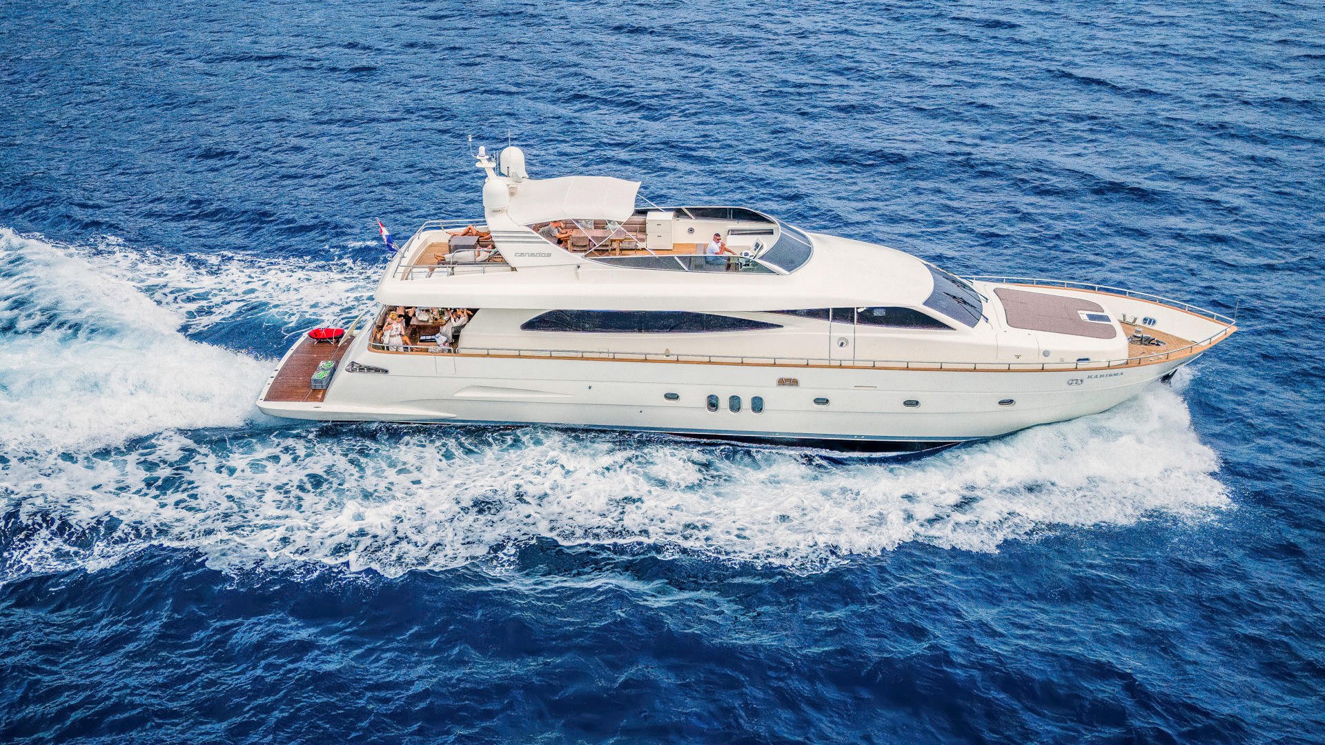 07-KARISMA-starboard-cruising_.JPG