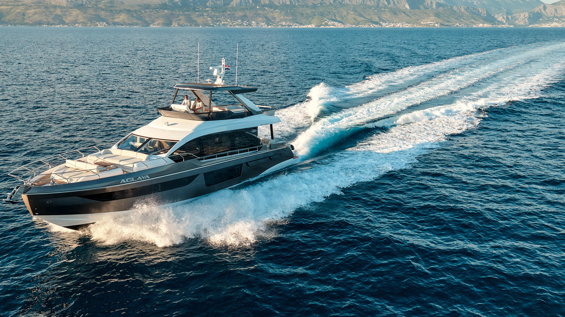 09-Aglaya-Portside-cruising_.jpg