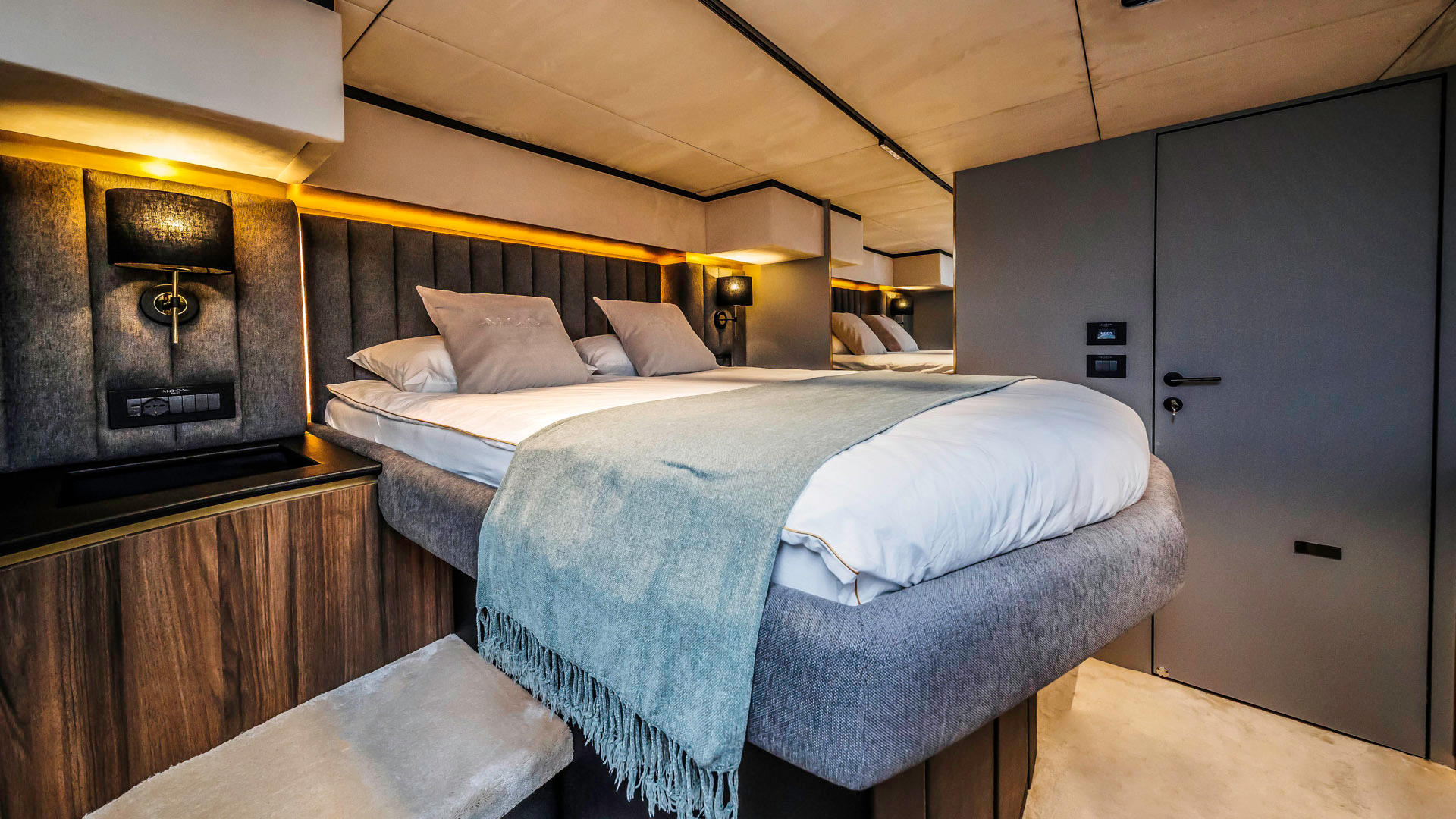 19-Over-the-Moon-Double- cabin-port-side-bow.JPG