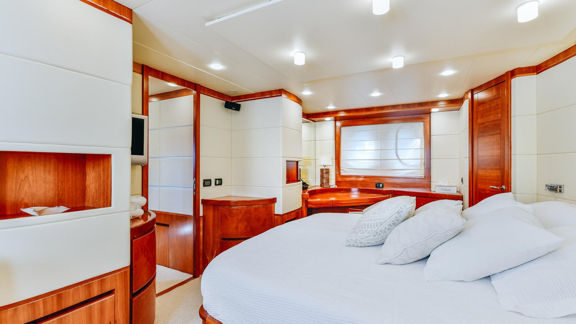 14-SEA-LADY-Double-cabin-other-view.jpg