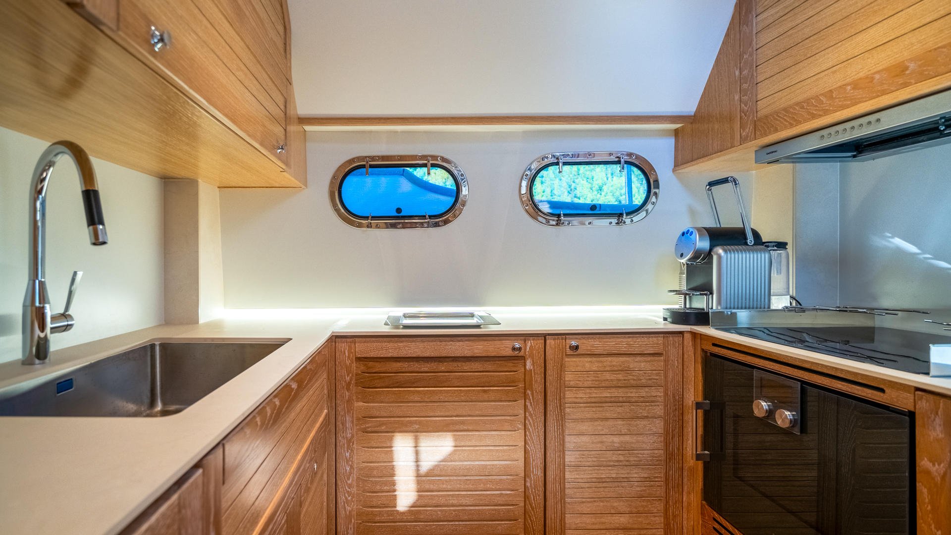18-Cloud-9-galley_.jpg