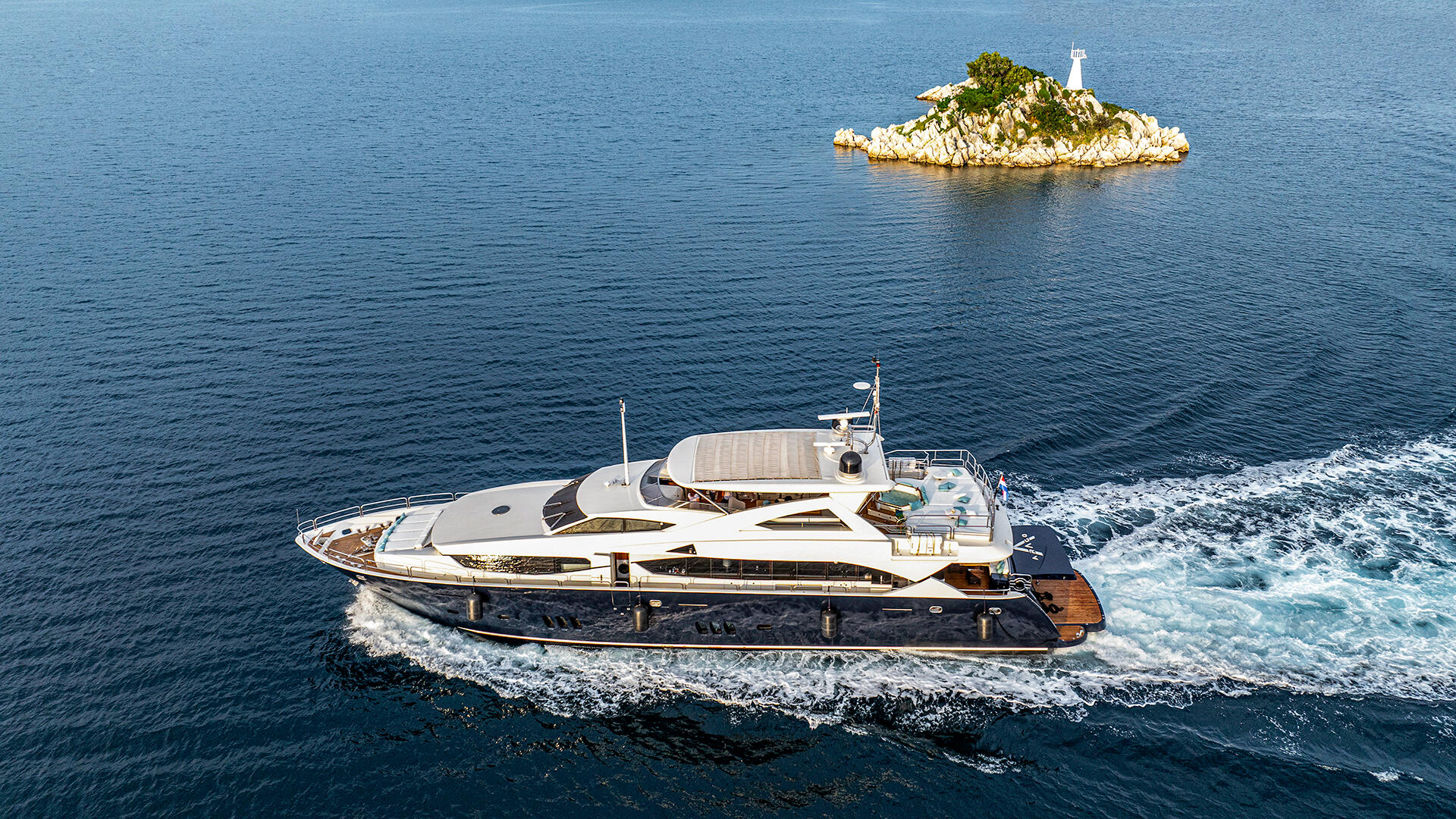 01-Arago-portside.jpg _ _.JPG