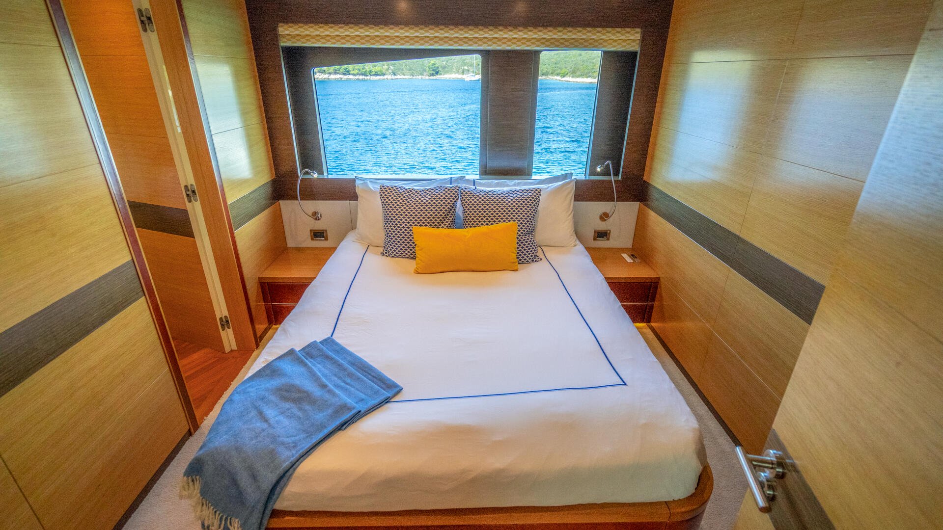 29-Silent-World-upper-deck-double-cabin_.jpg