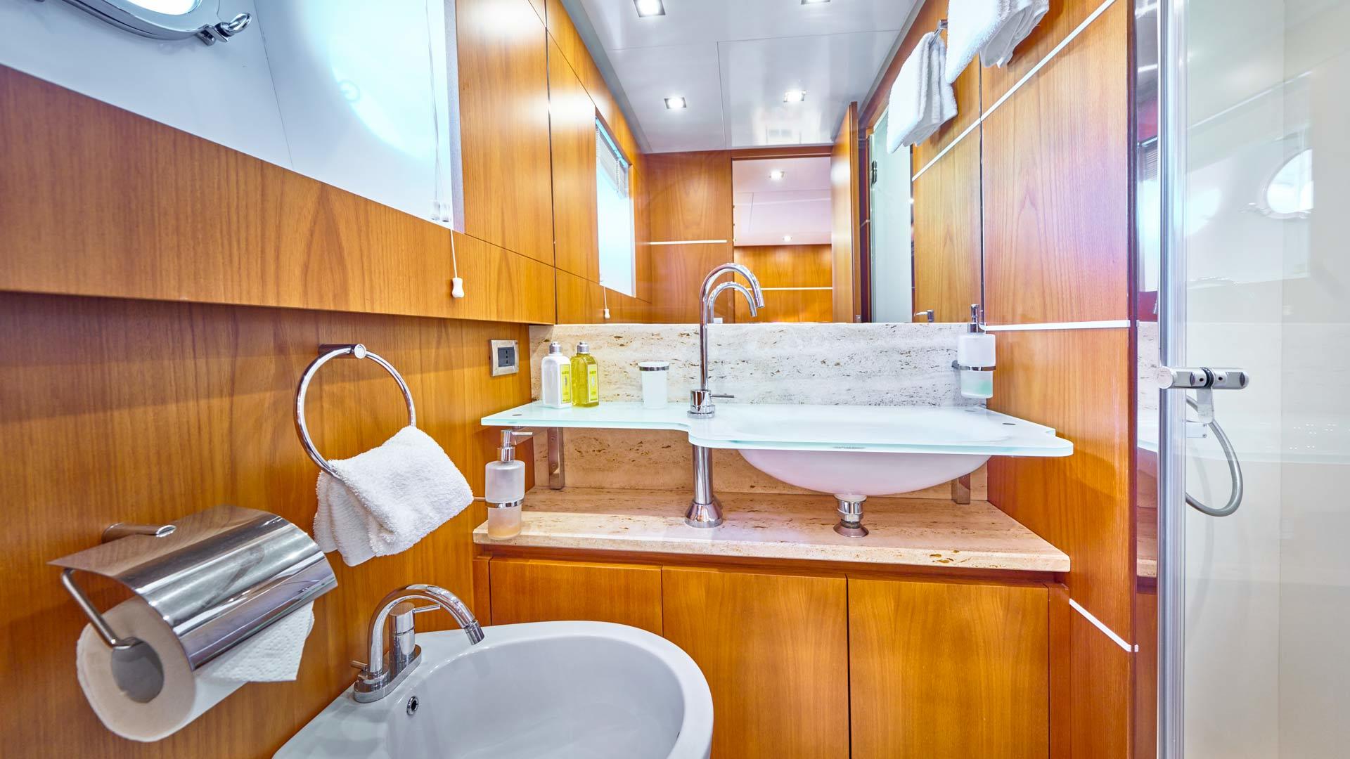 36-KARISMA-Toilette-cabins_.jpg