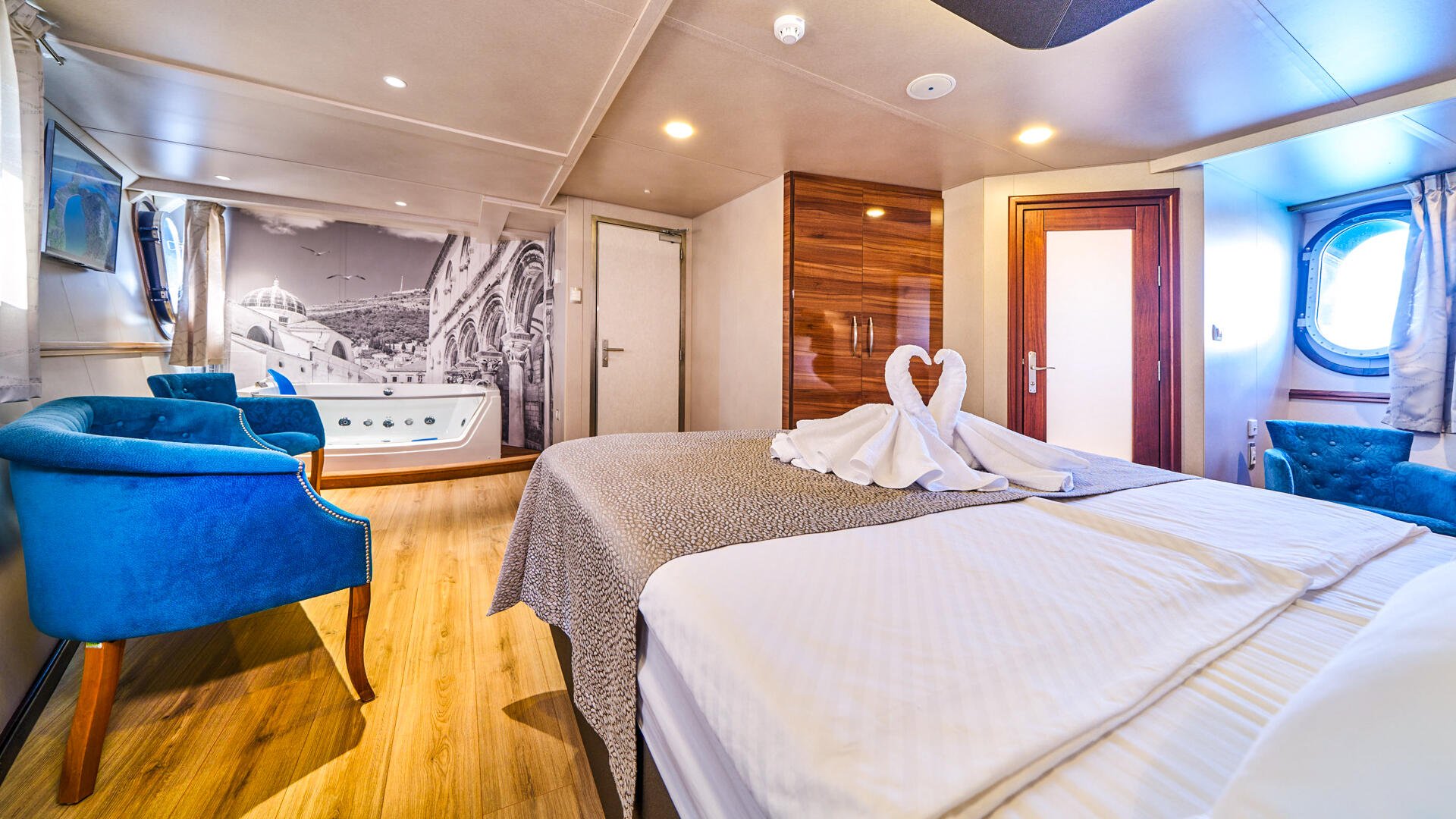 14-Casablanca-Master-cabin_.jpg