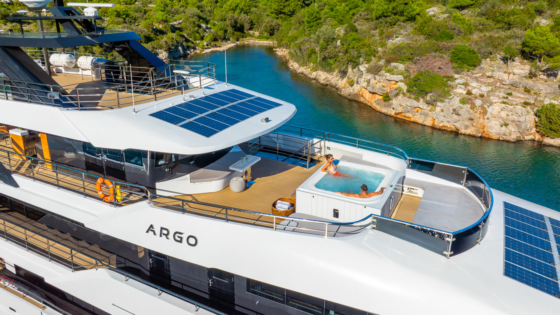 08-Argo-jacuzzi_.jpg
