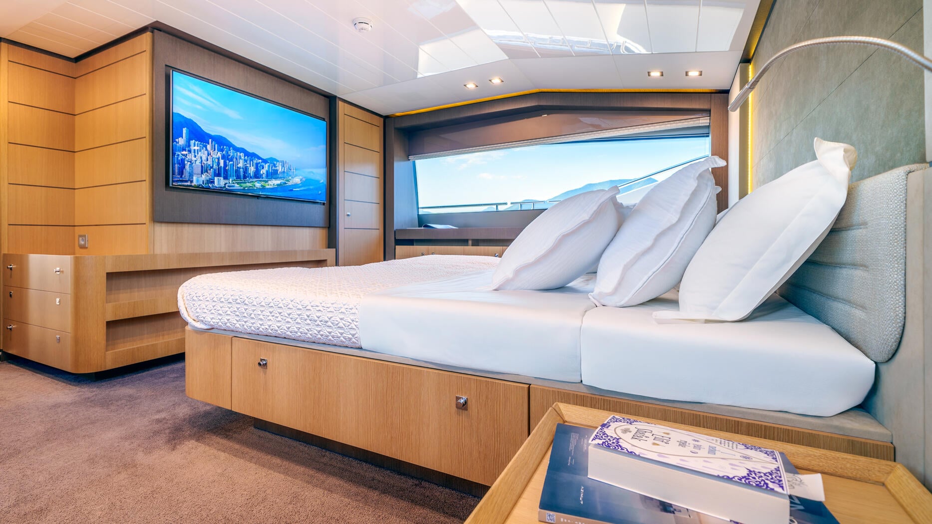30-Iva-Master-cabin_.jpg