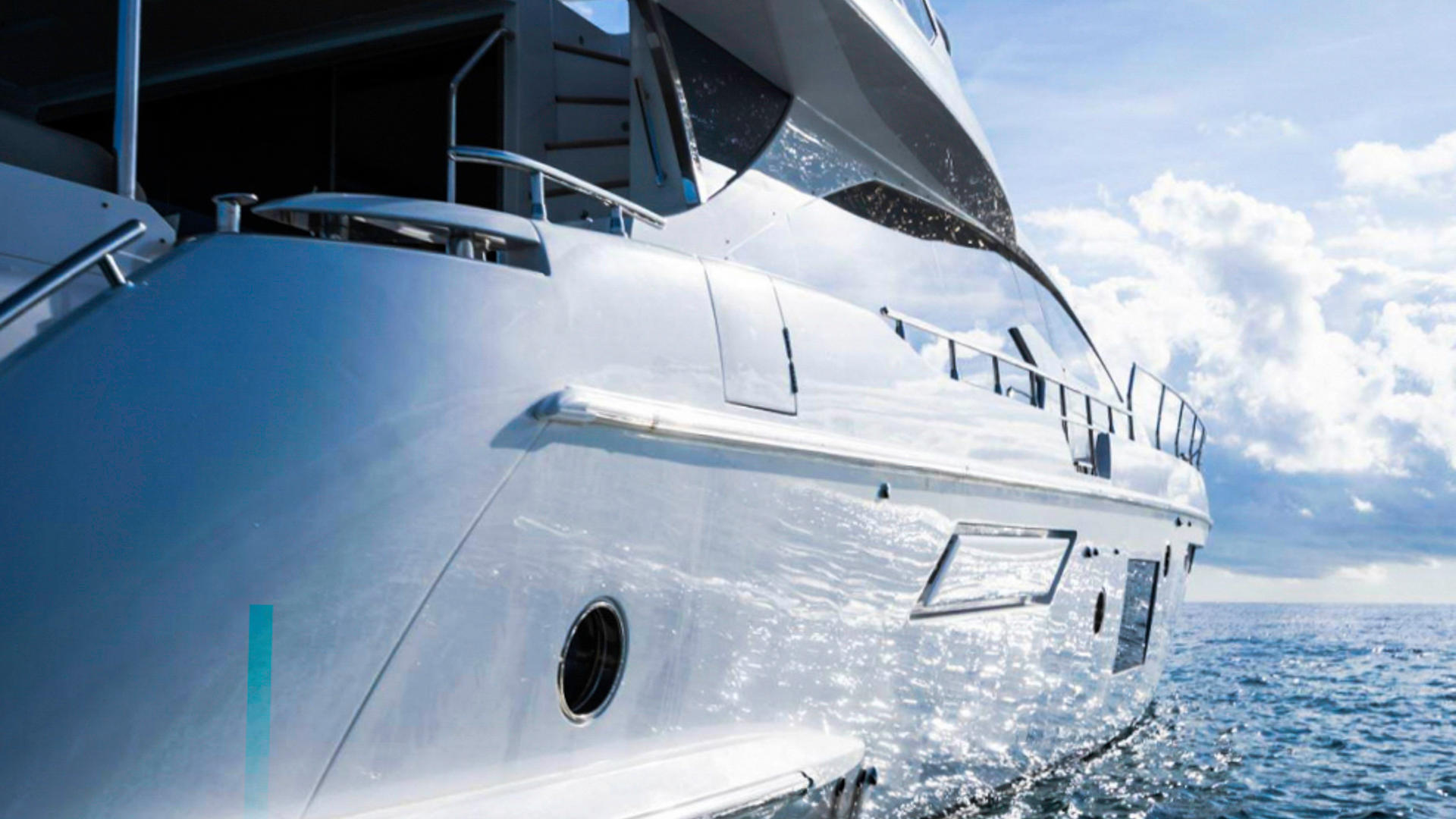 03-Azimut-72-Fly-Mineira-starboard-detail _ _.JPG