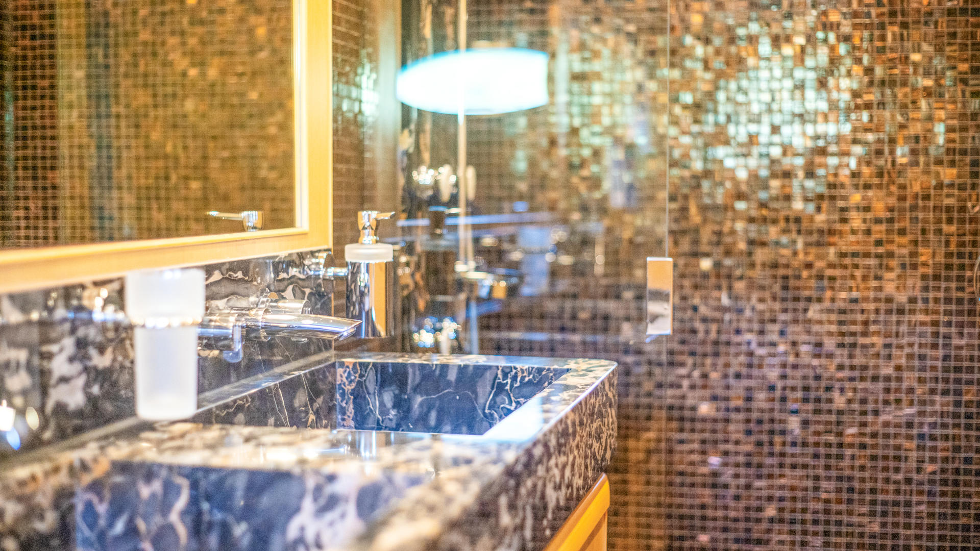26-INSIEME-Shower_.jpg