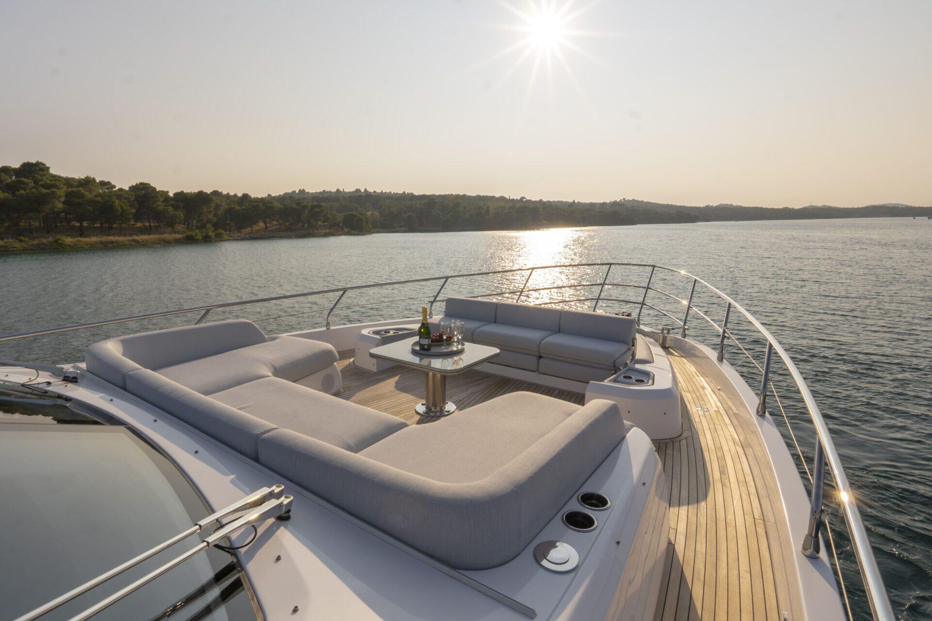 04-FELICITA-view-from-the-bow_.jpg