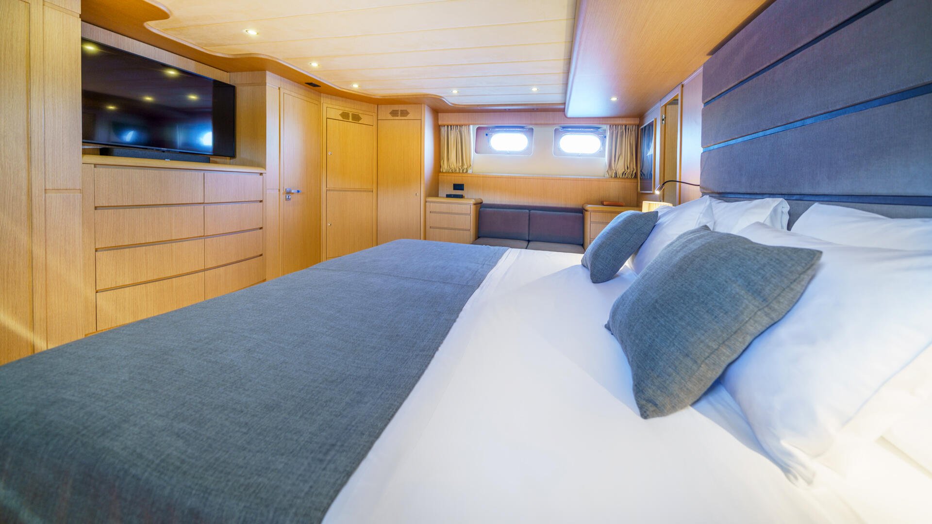 23-Phantom-master-cabin-view_.jpg