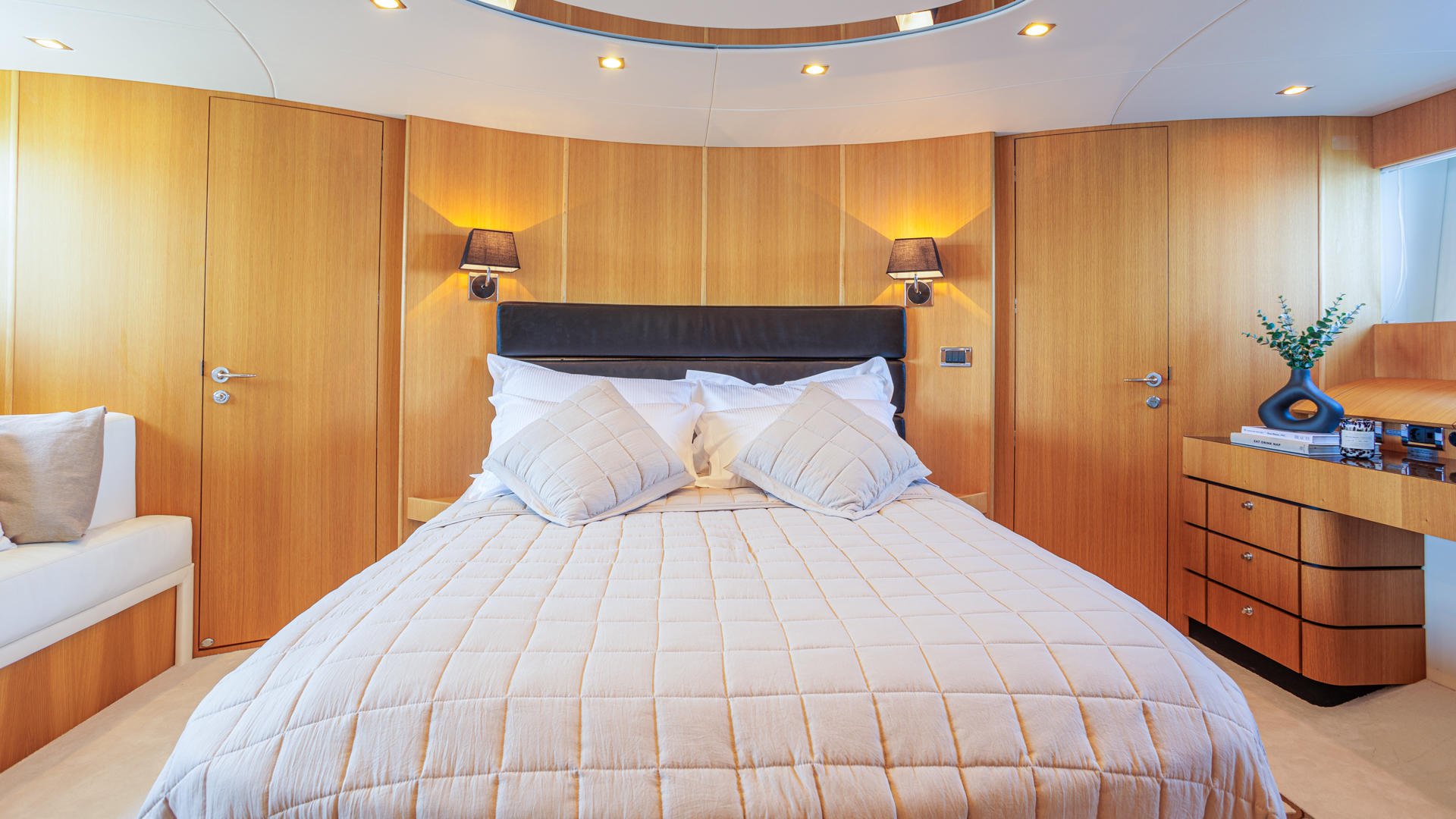 17-Master-cabin_.jpg