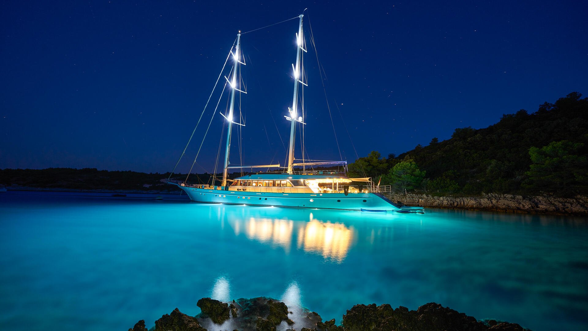 23-Lady-Gita-exterior-night_.jpg
