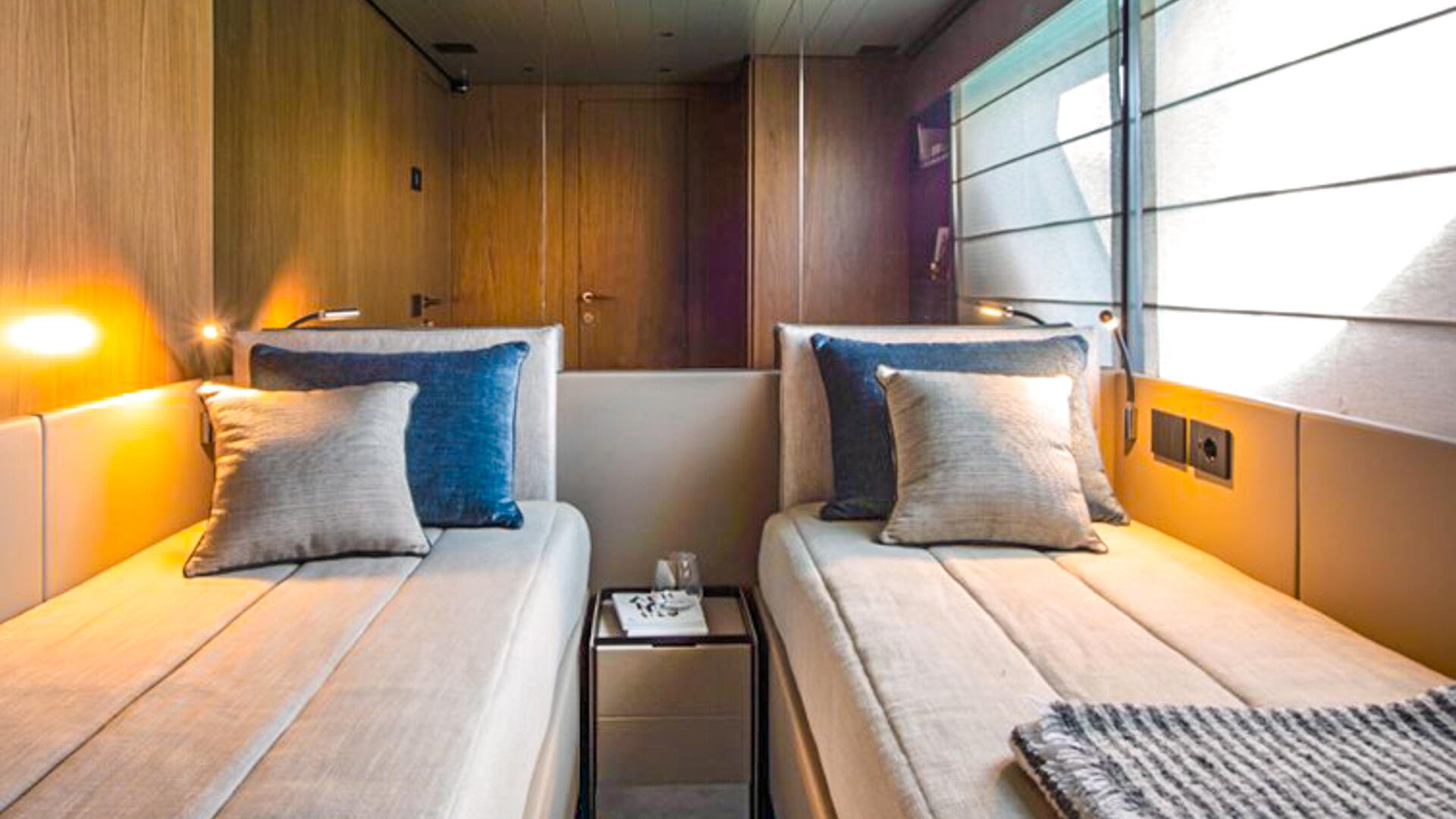 05-Bluegame-BG74-Twin-cabin_.jpg