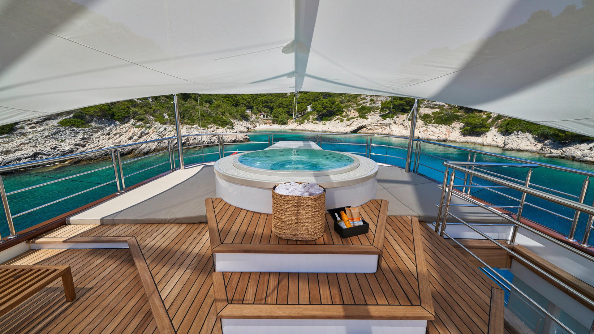 13-Mal-Allure-Jacuzzi-view-towards-the-aft _.JPG