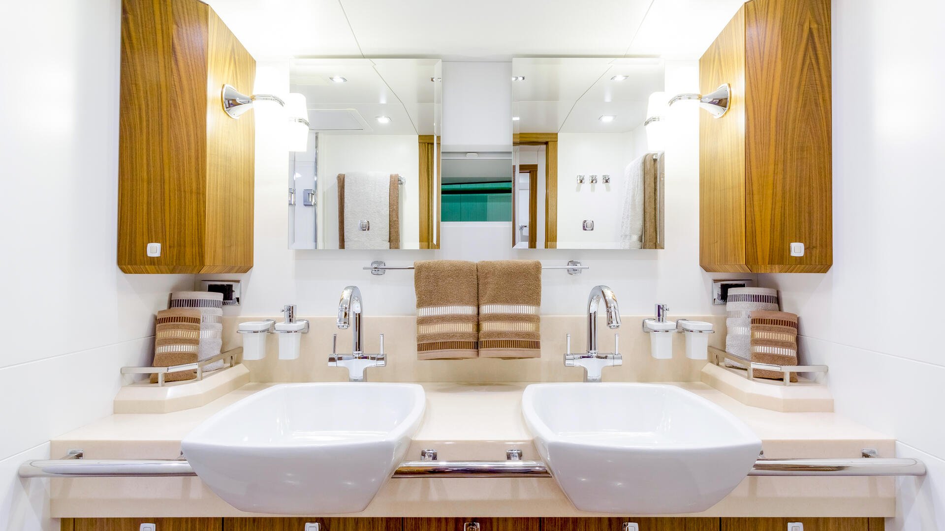 20-Bellkara-Master-cabin-bathroom_.jpg