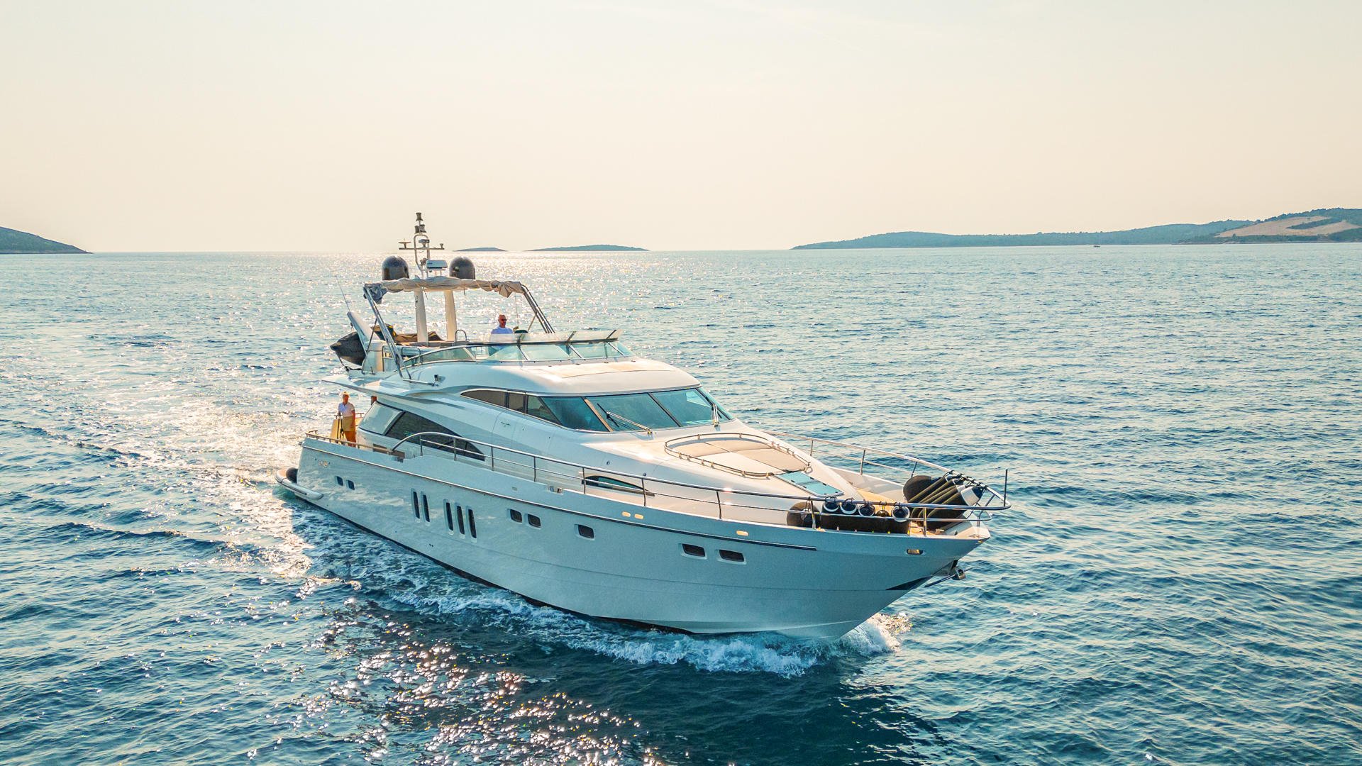 08-JoliDor-cruising_.jpg
