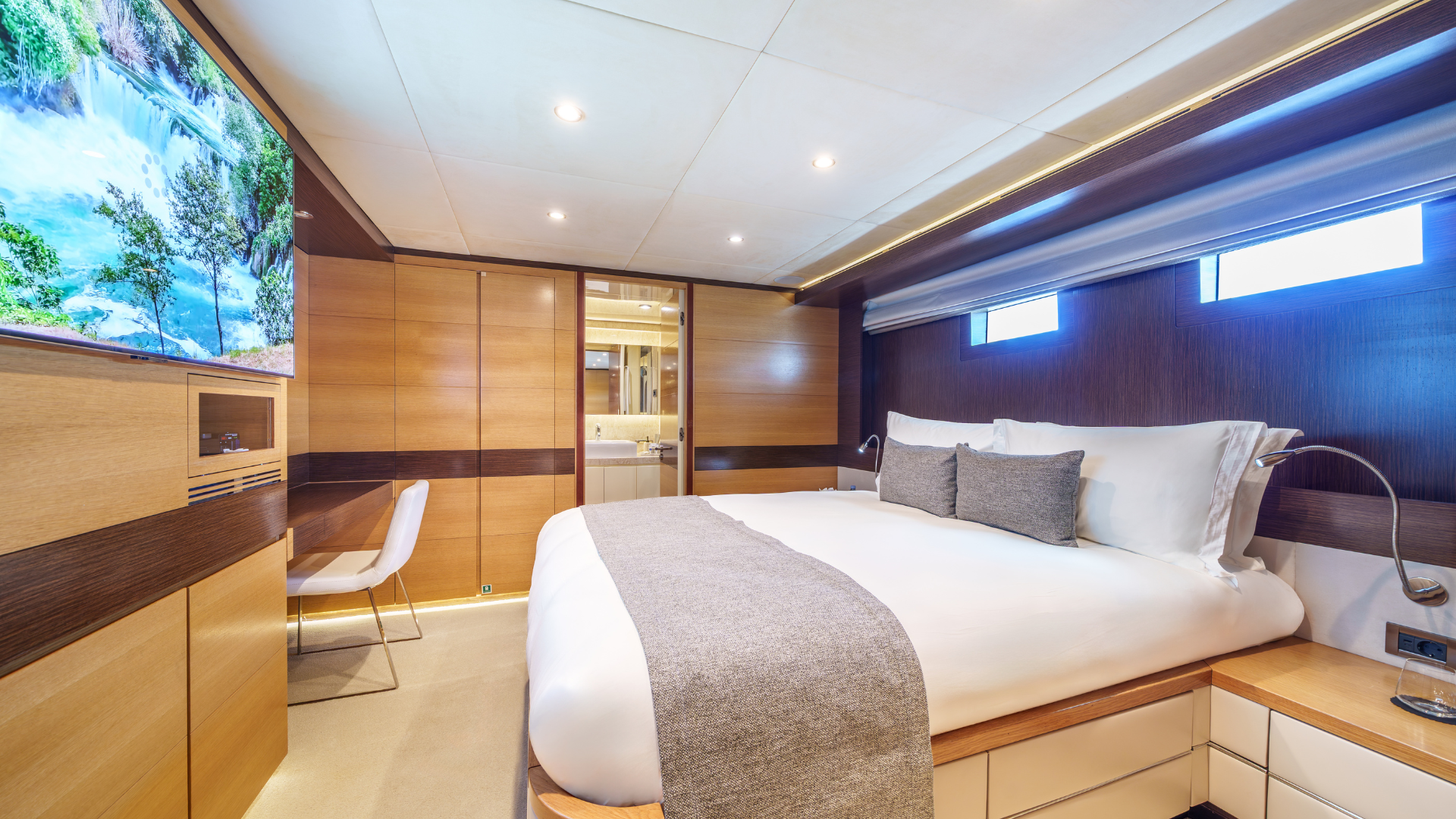 26-Silent-World-Double-cabin_.png