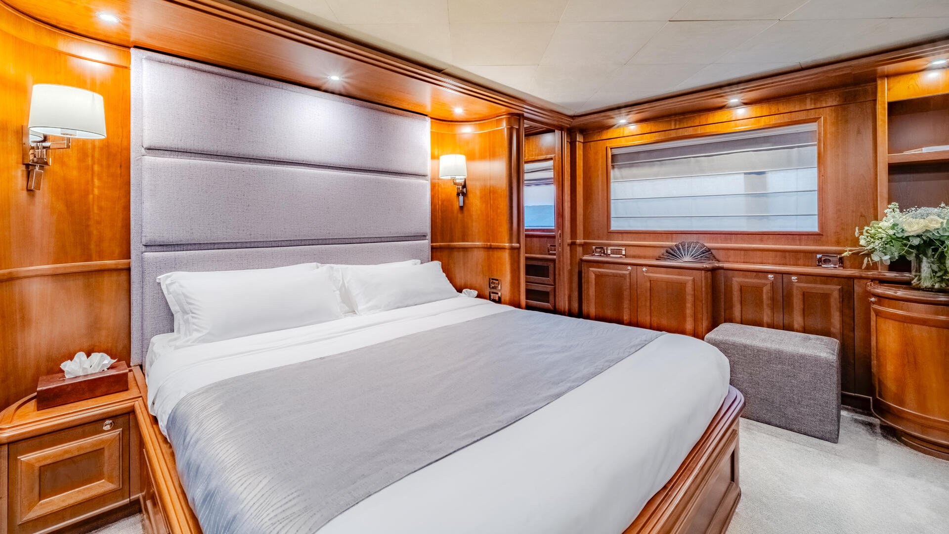 26-Klobuk-Master-cabin_.jpg