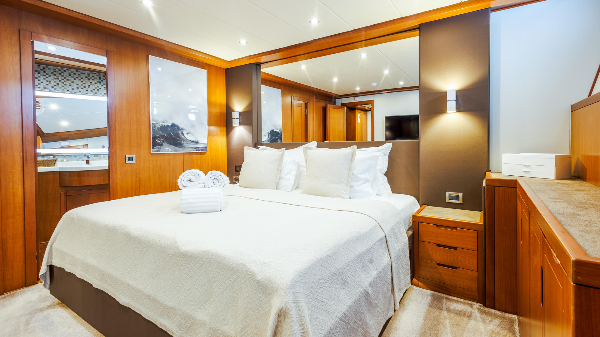 22-SAN-LIMI-VIP-cabin_.jpg