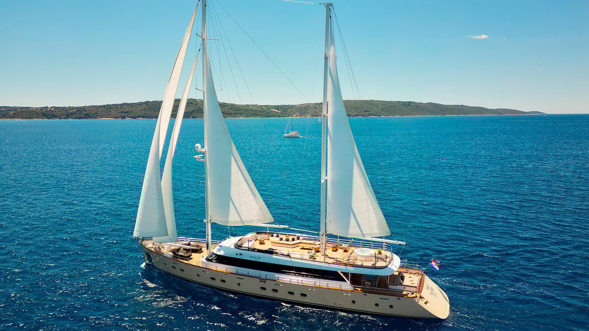 03-Marallure-sailing-view_.jpg