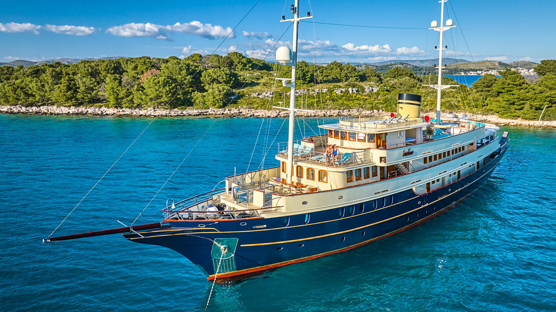 01-Casablanca-anchored_.jpg