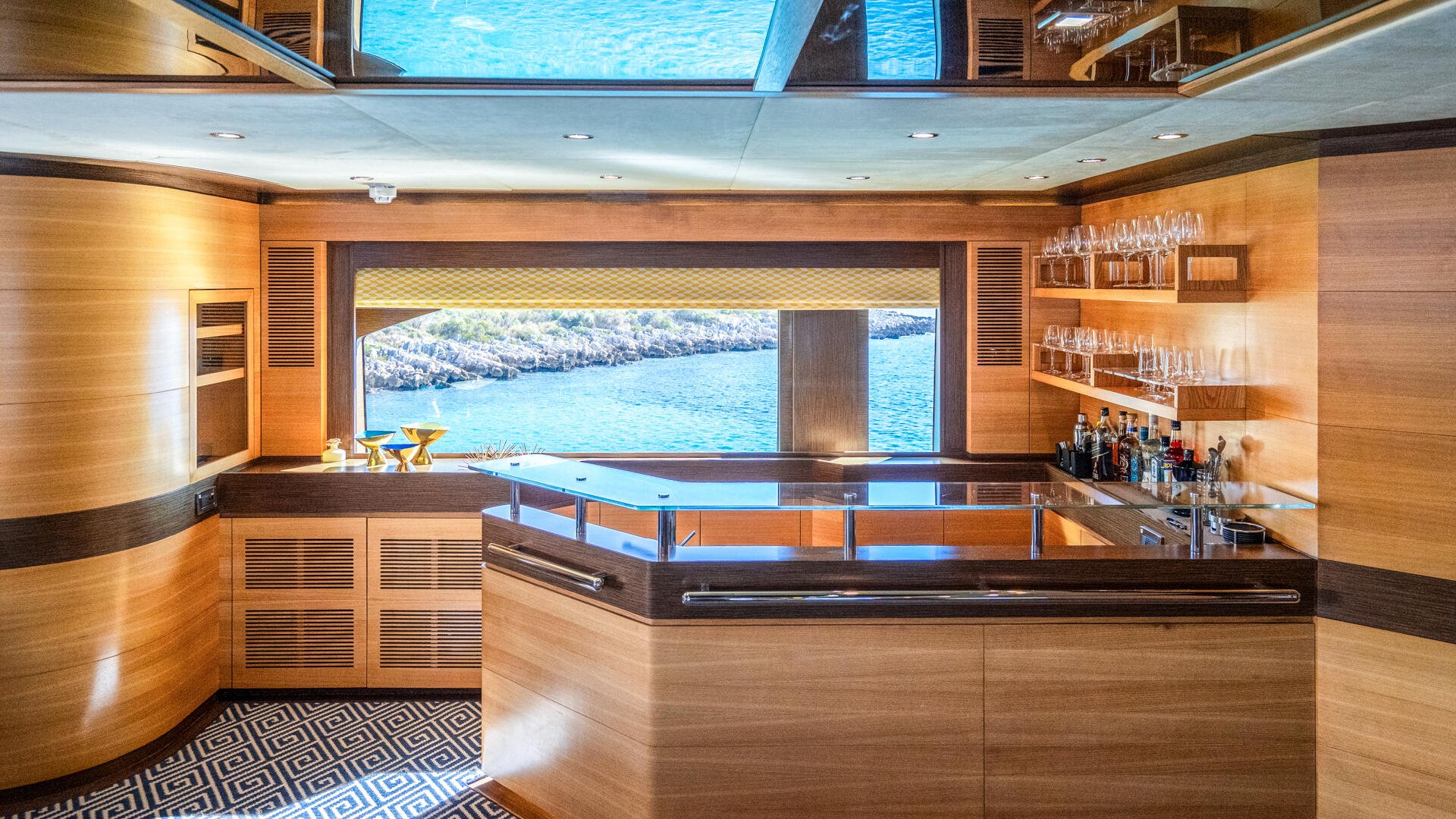 36-Silent-World-sky-lounge-bar_.jpg