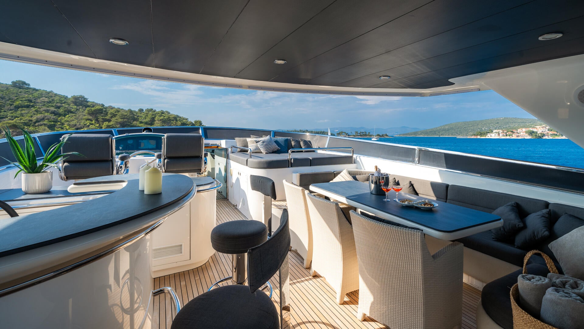 11-Conte-Alberti-flybridge_.jpg