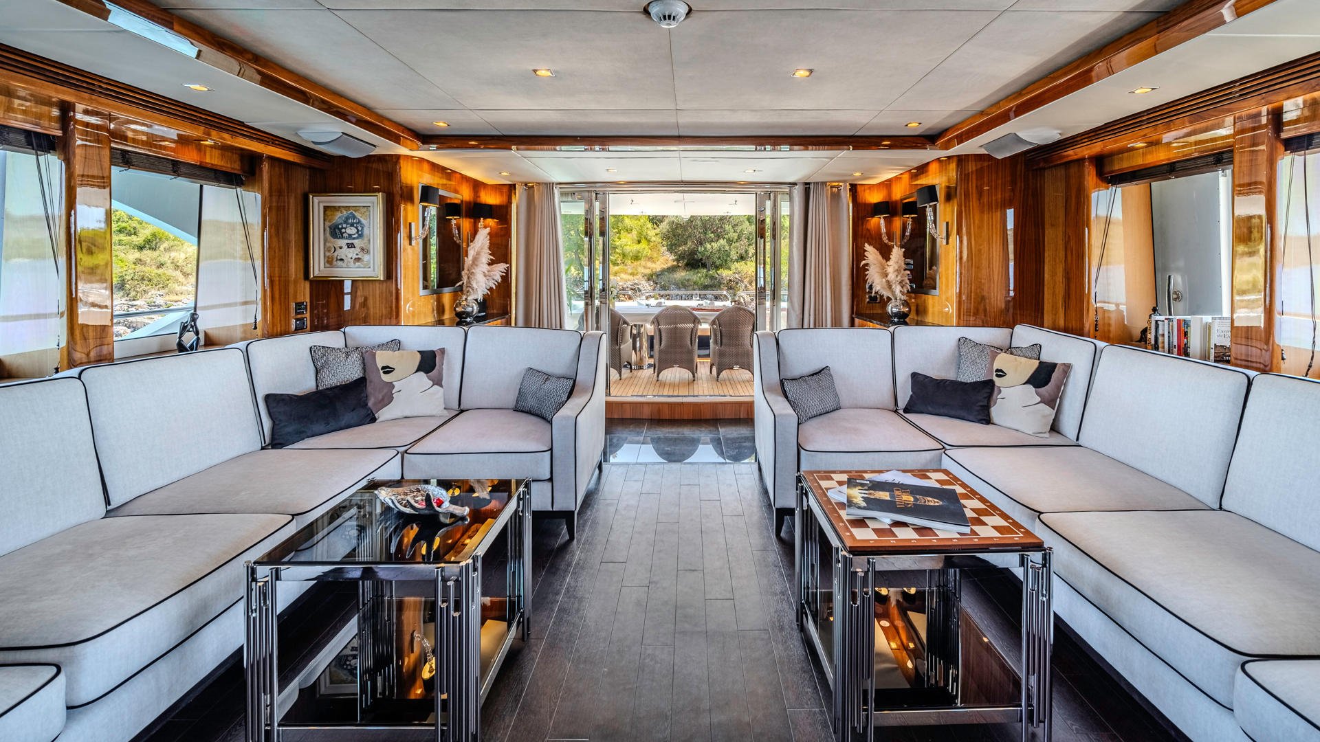 18-Arago-Main-lounge-Aftview_.JPG