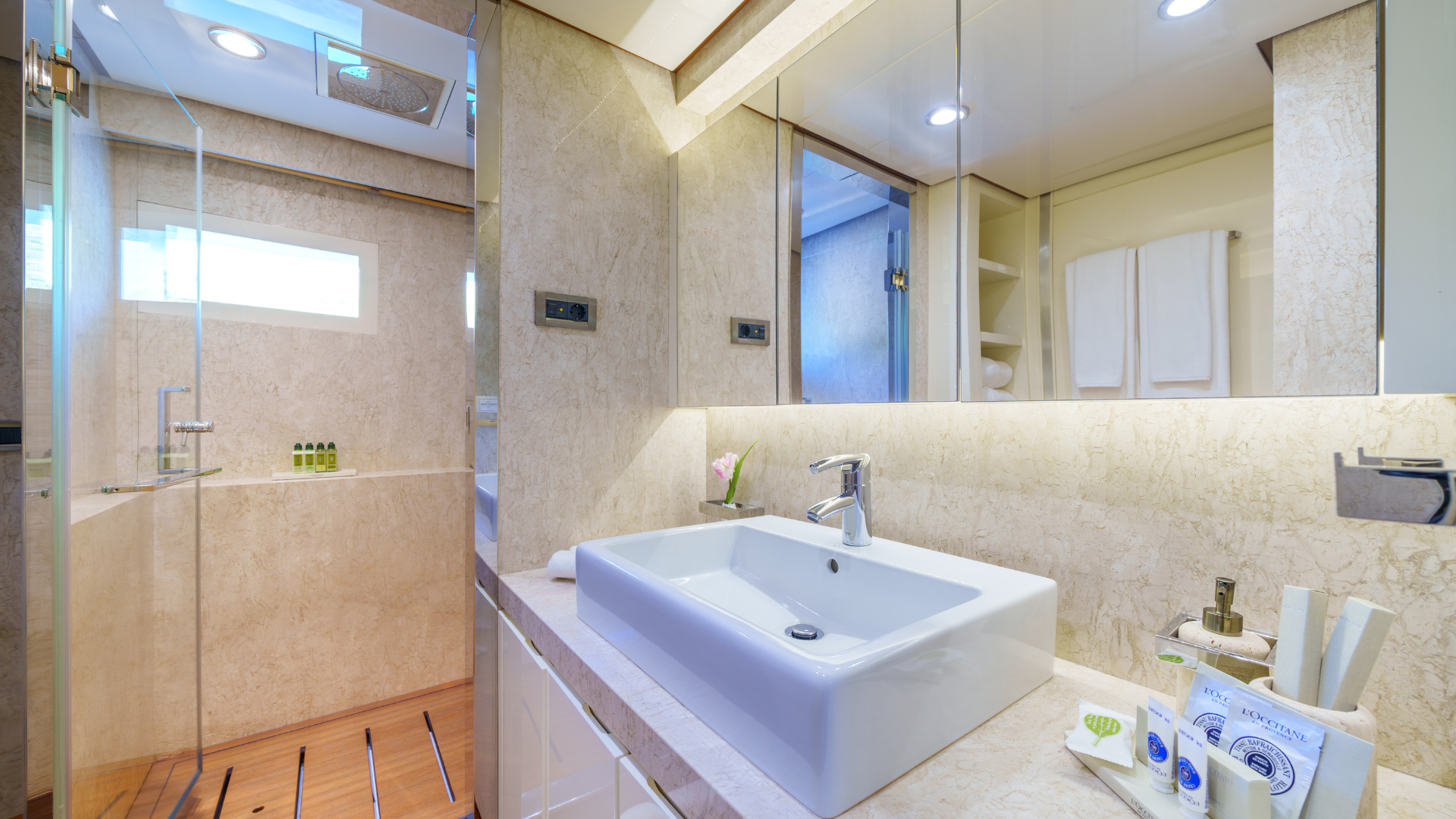 37-Silent-World-Double-cabin-en-suite_.png