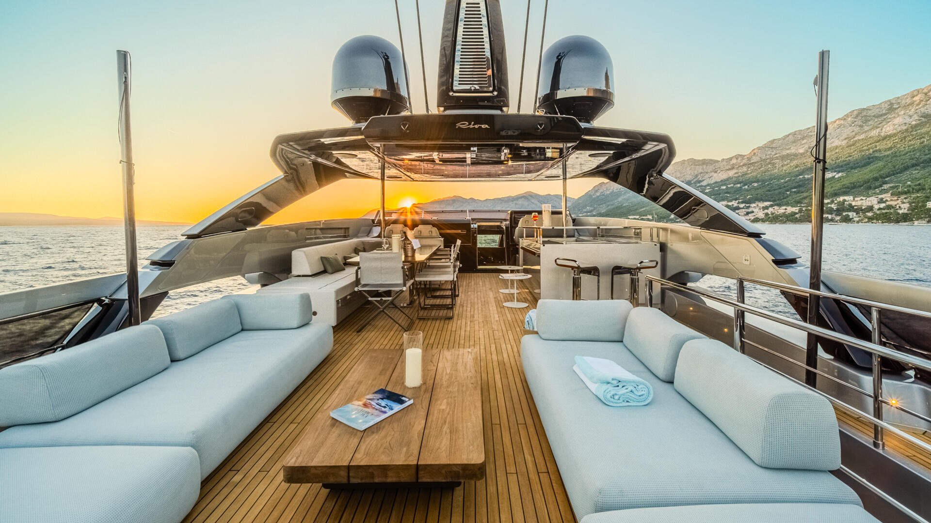 14-No-Stress-888-flybridge.jpg