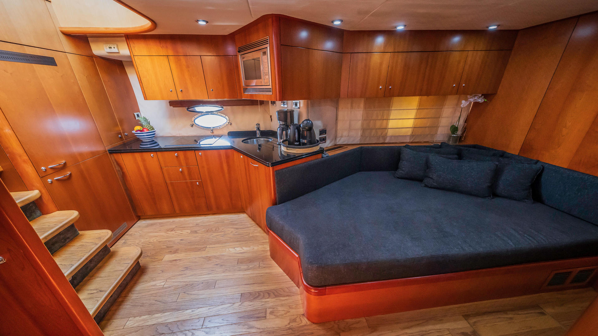 21-Glorious-galley-with-sofa.JPG