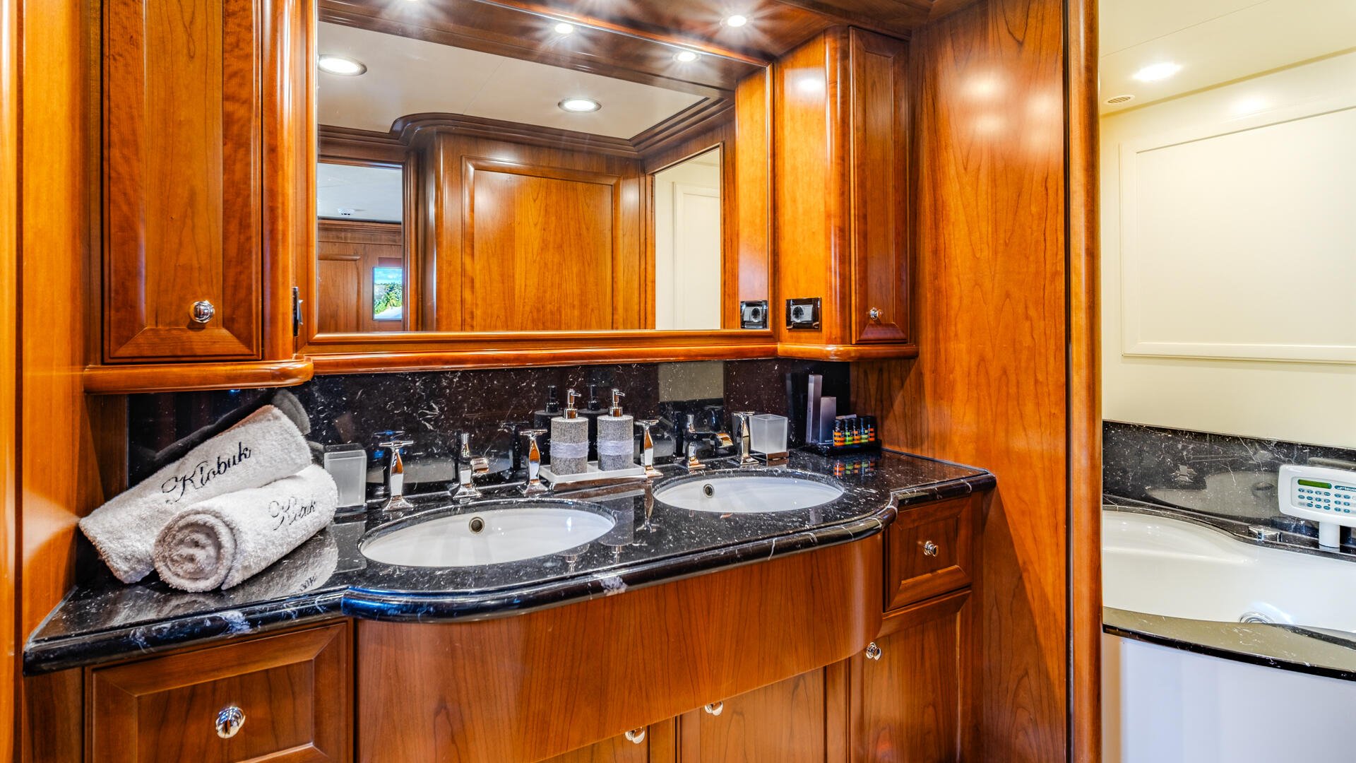 31-Klobuk-VIP-cabin-ensuite_.jpg