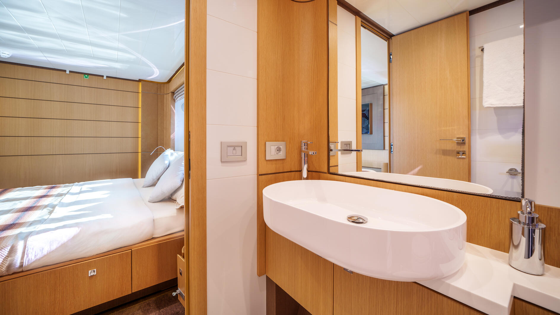 36-Iva-Double-cabin_.jpg