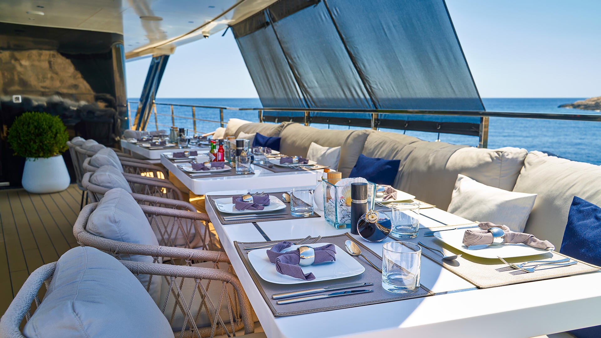 12-Argo-upper-deck-dining-aerea.jpg