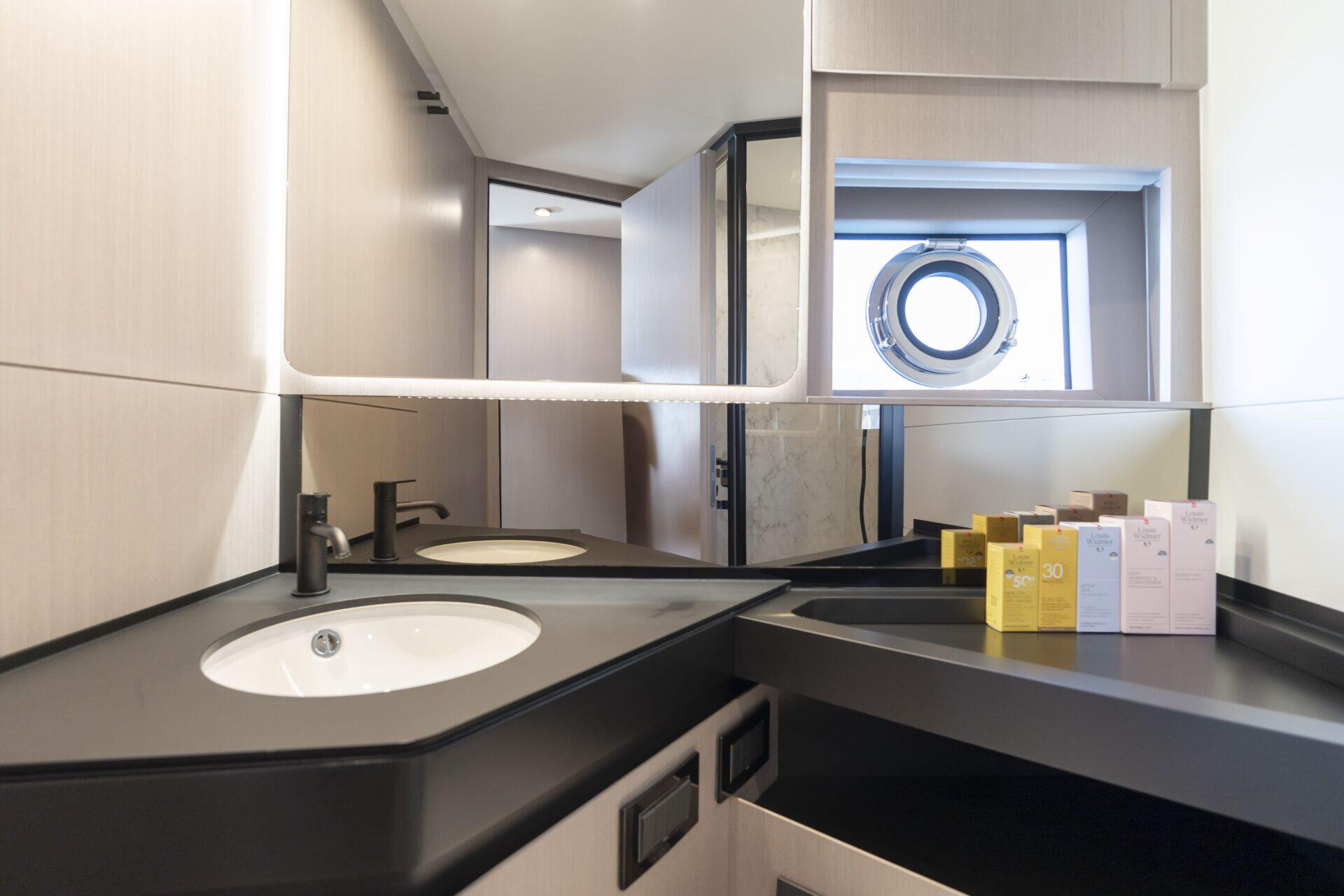 16-FELICITA-bathroom-view_.jpg