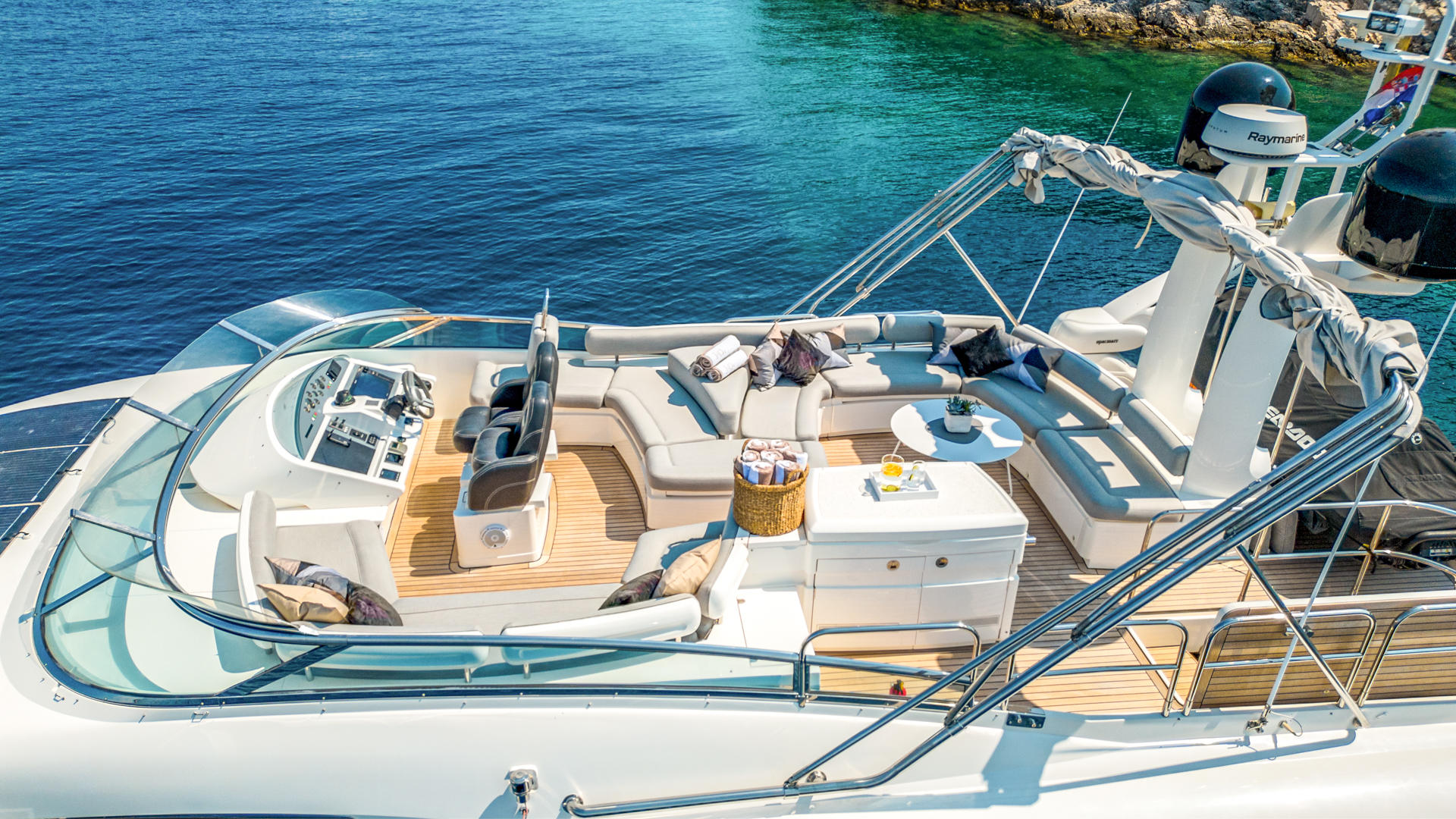 11-JoliDor_flybridge_.jpg