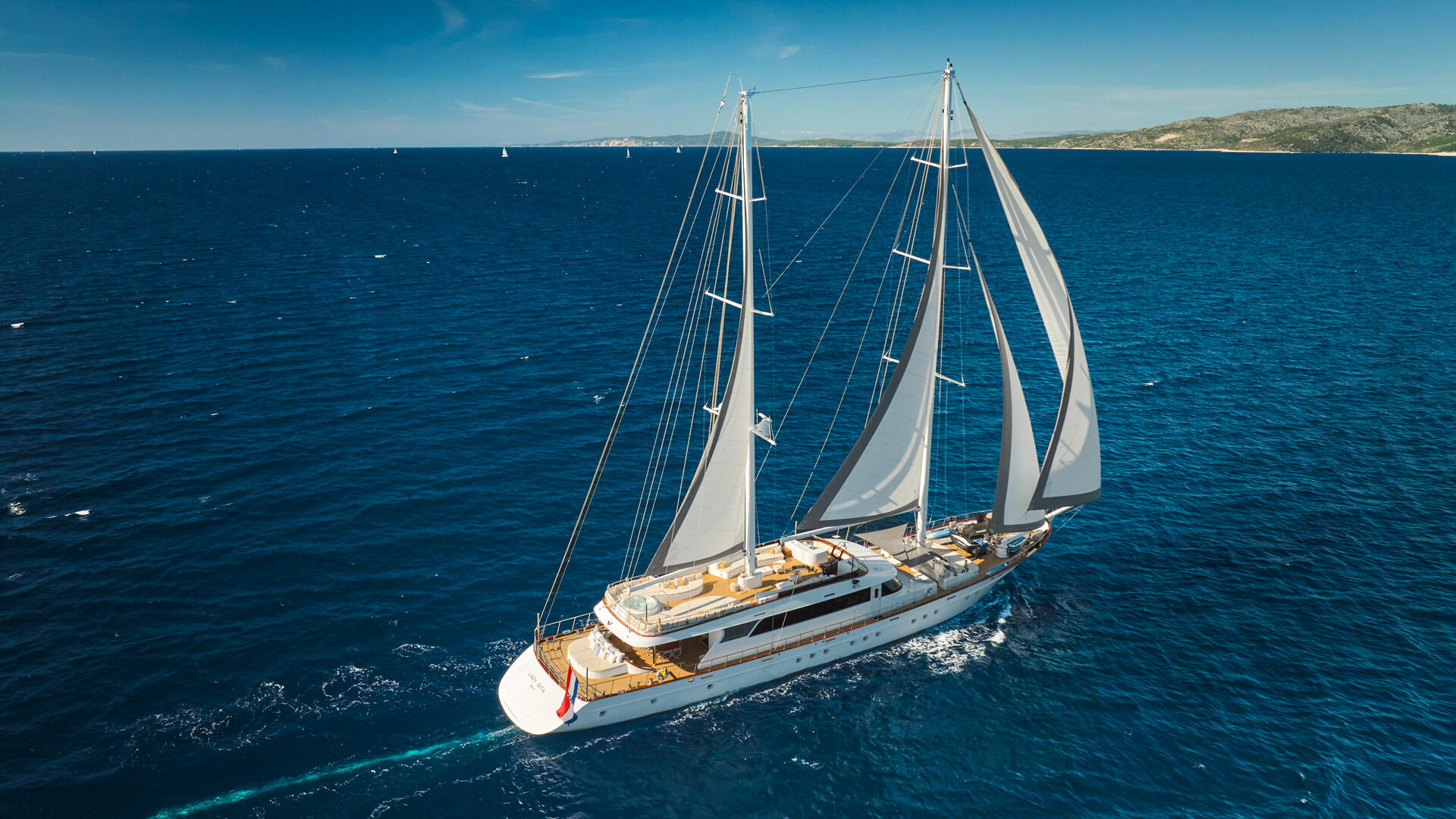 02-Lady-Gita-sailing_.jpg