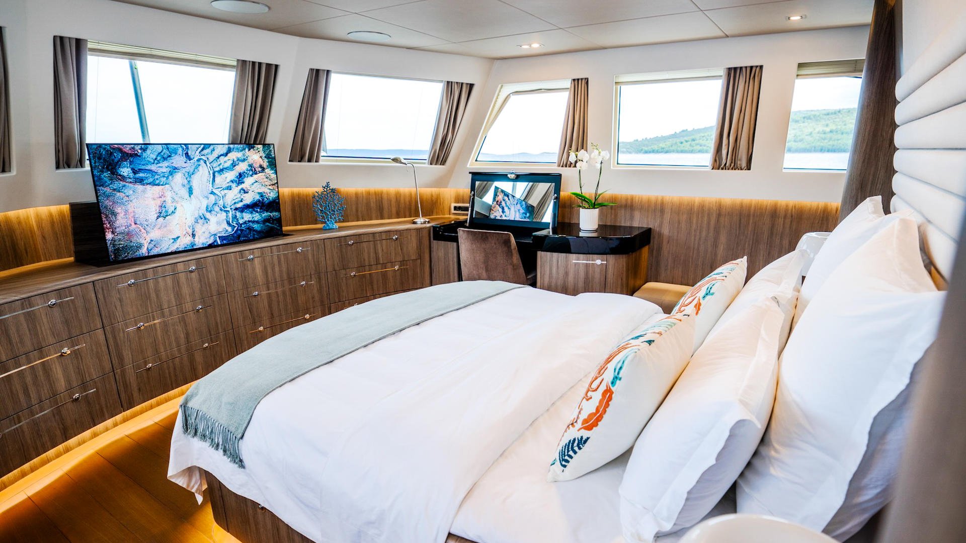 19-Dream-Master-cabin_.jpg