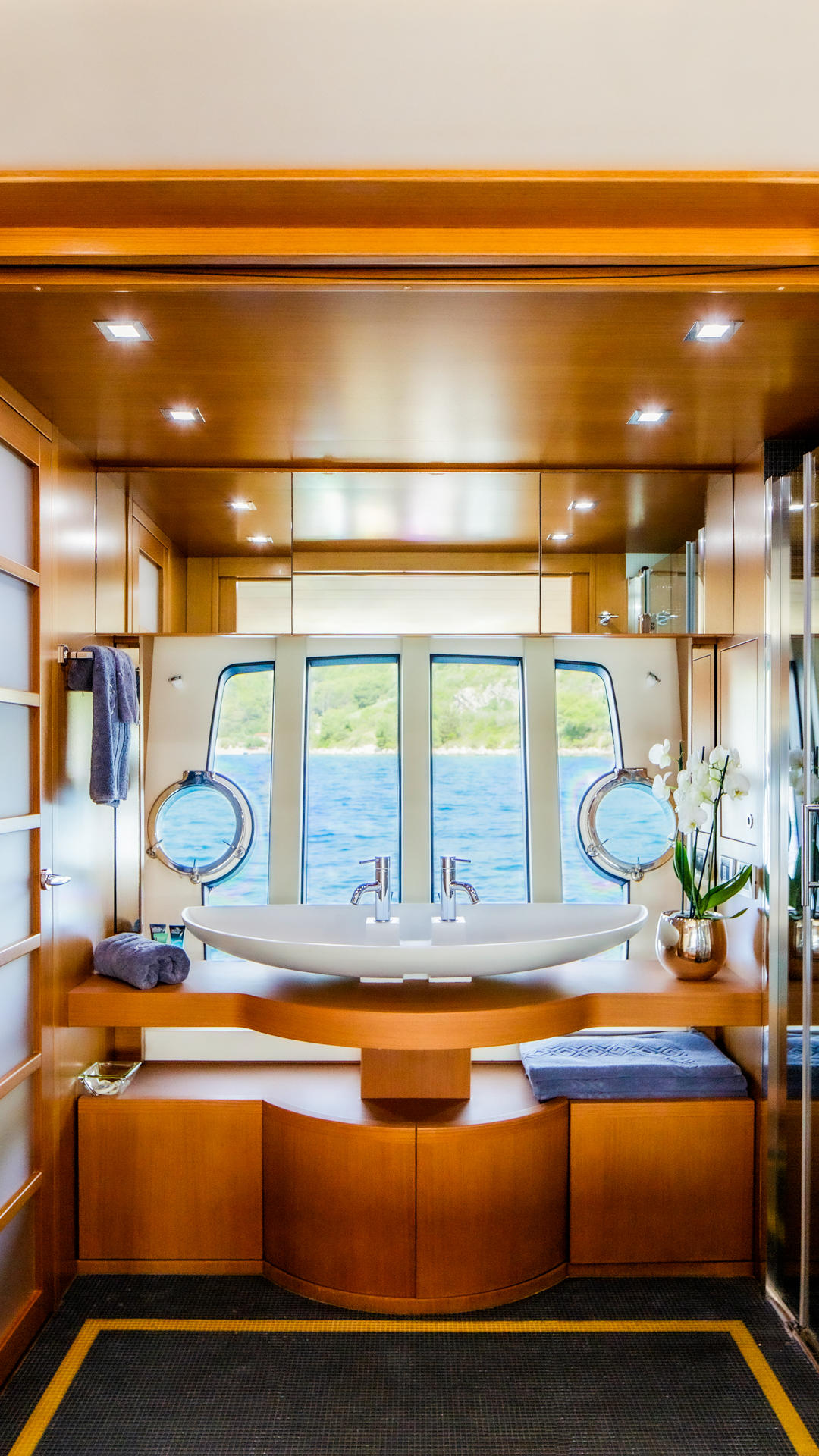 19-ORLANDO-L-Master-cabin-bathroom_.jpg