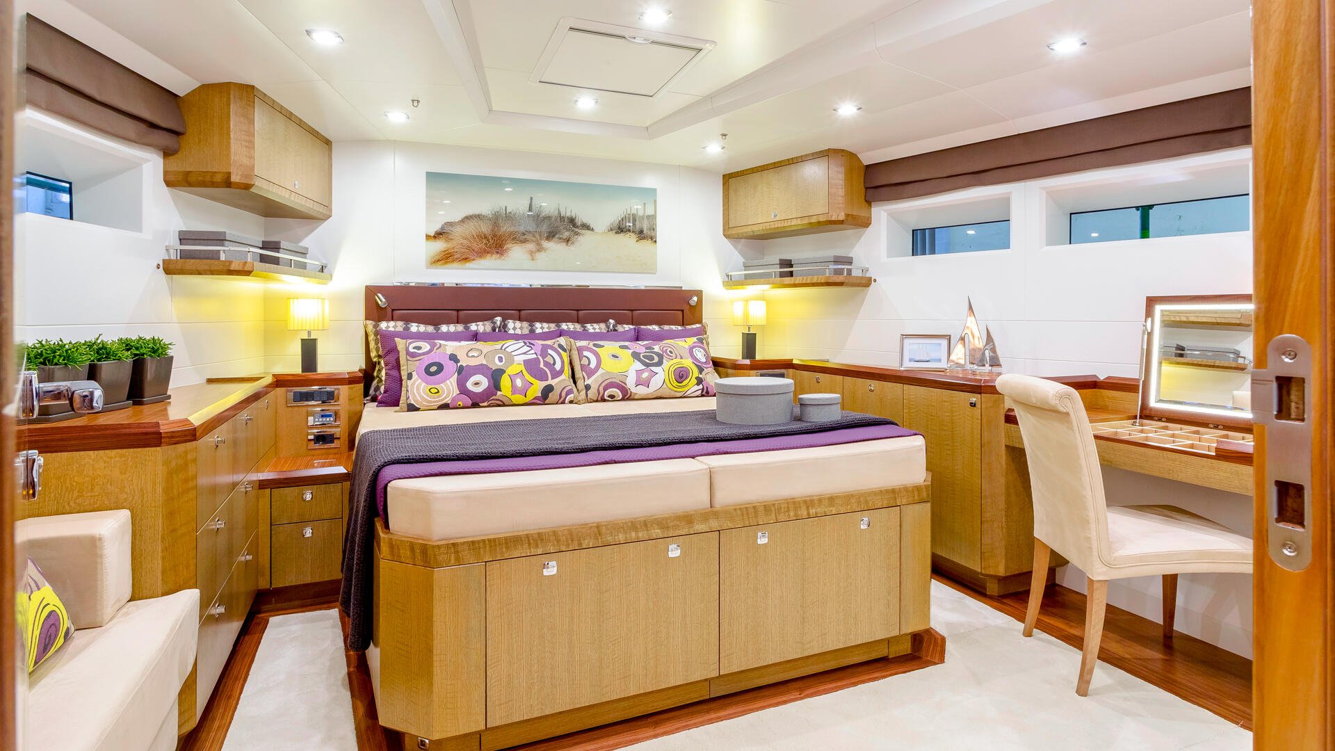 18-Bellkara-Master-cabin_.jpg